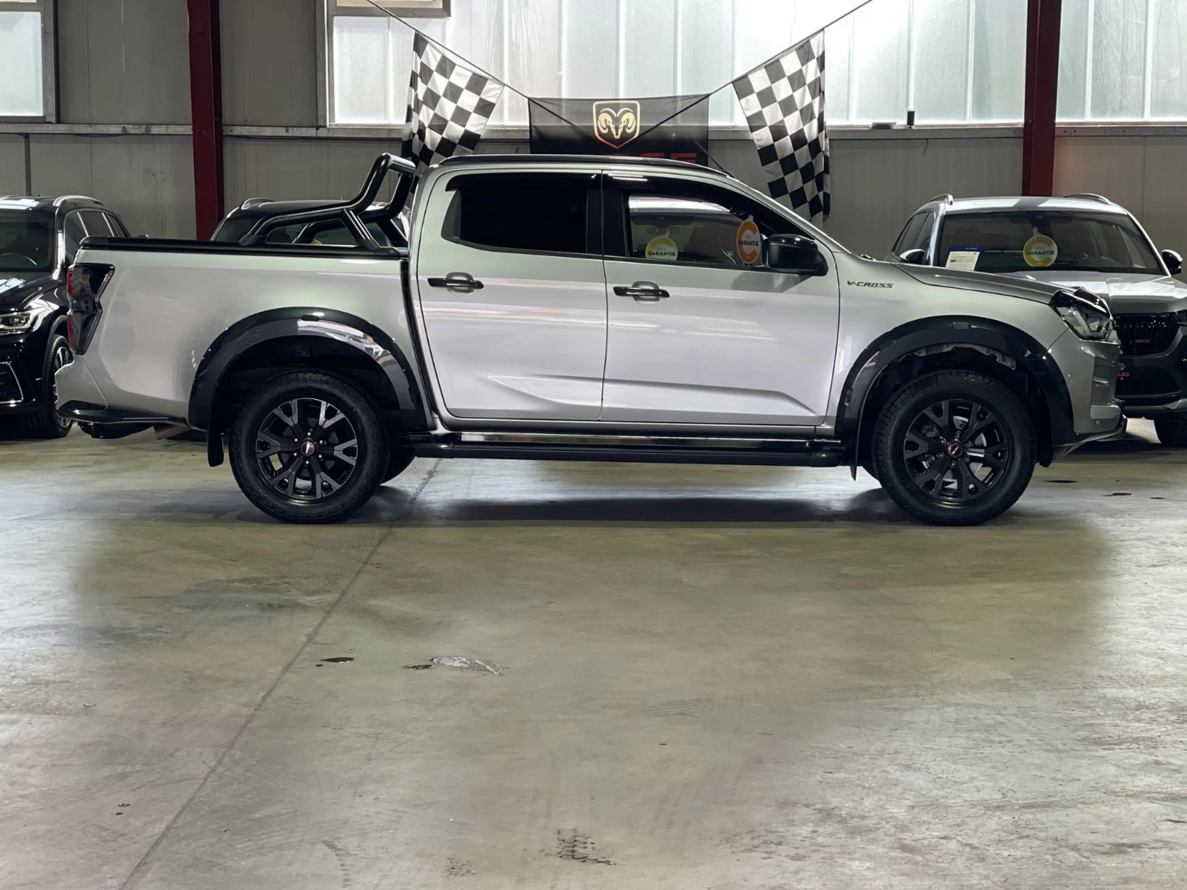 Isuzu D-Max DOUBLE+ 4WD+V-CROSS+ABDECKUNG+AHK+BÜGEL+GARANTIE — photo 8
