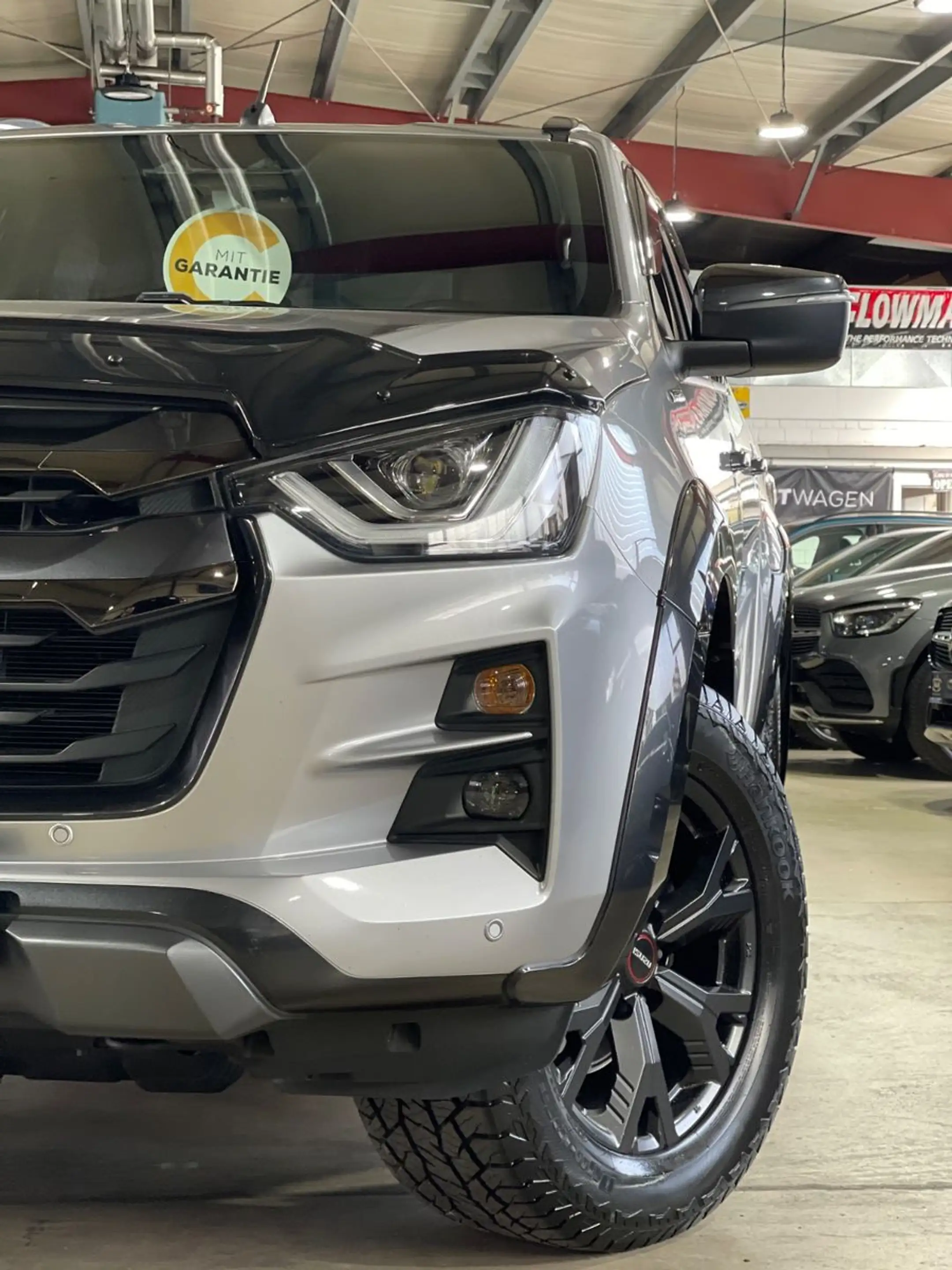 Isuzu D-Max DOUBLE+ 4WD+V-CROSS+ABDECKUNG+AHK+BÜGEL+GARANTIE — photo 2