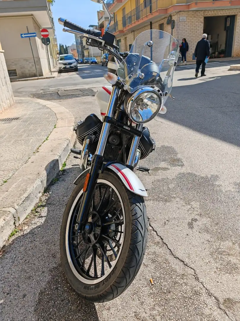 Moto Guzzi V 9 Roamer Bianco - 2