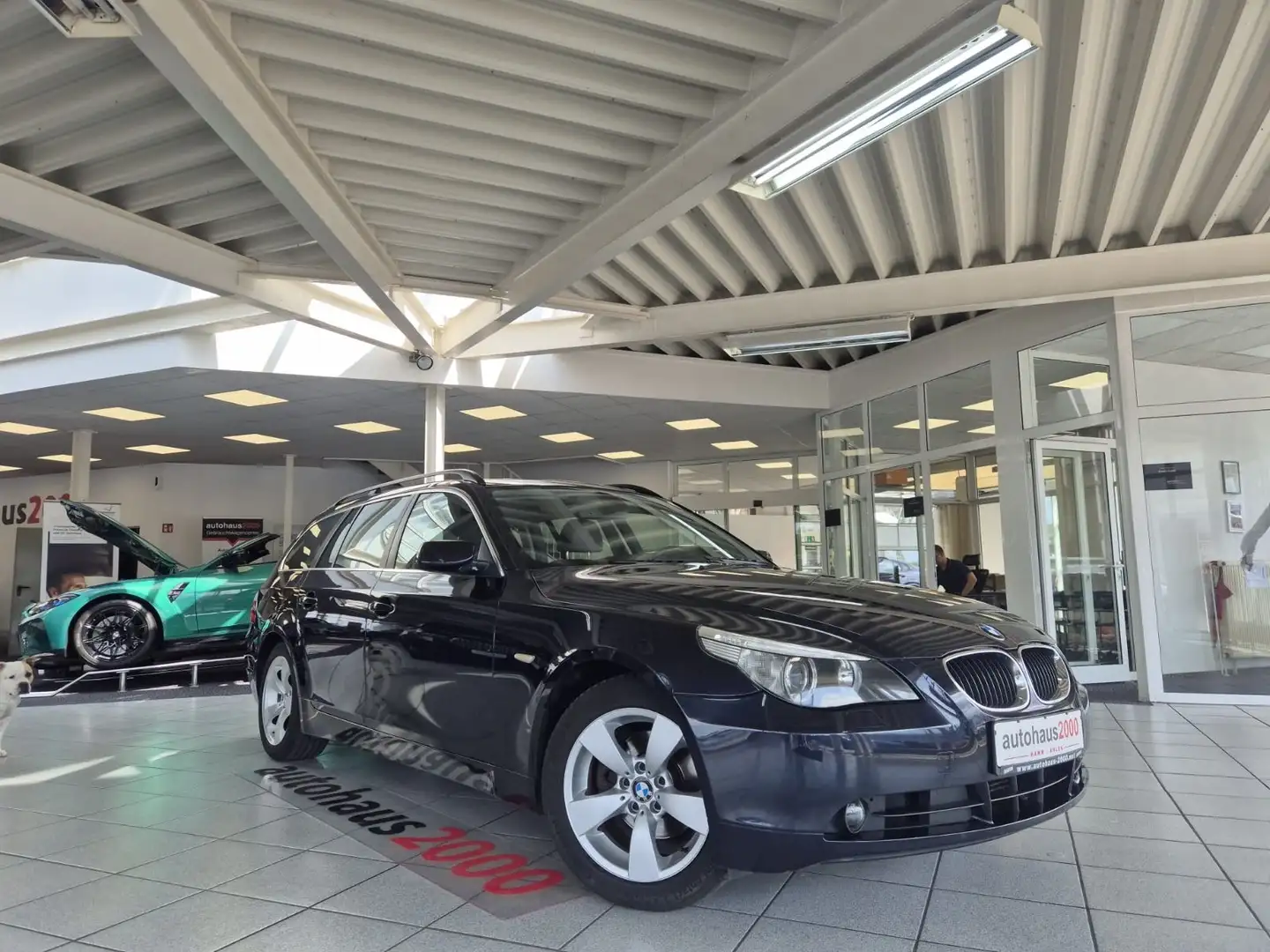 BMW 520 d Touring AUT./XENON/PANO./NAVI/PDC V-H/AHK Blau - 1