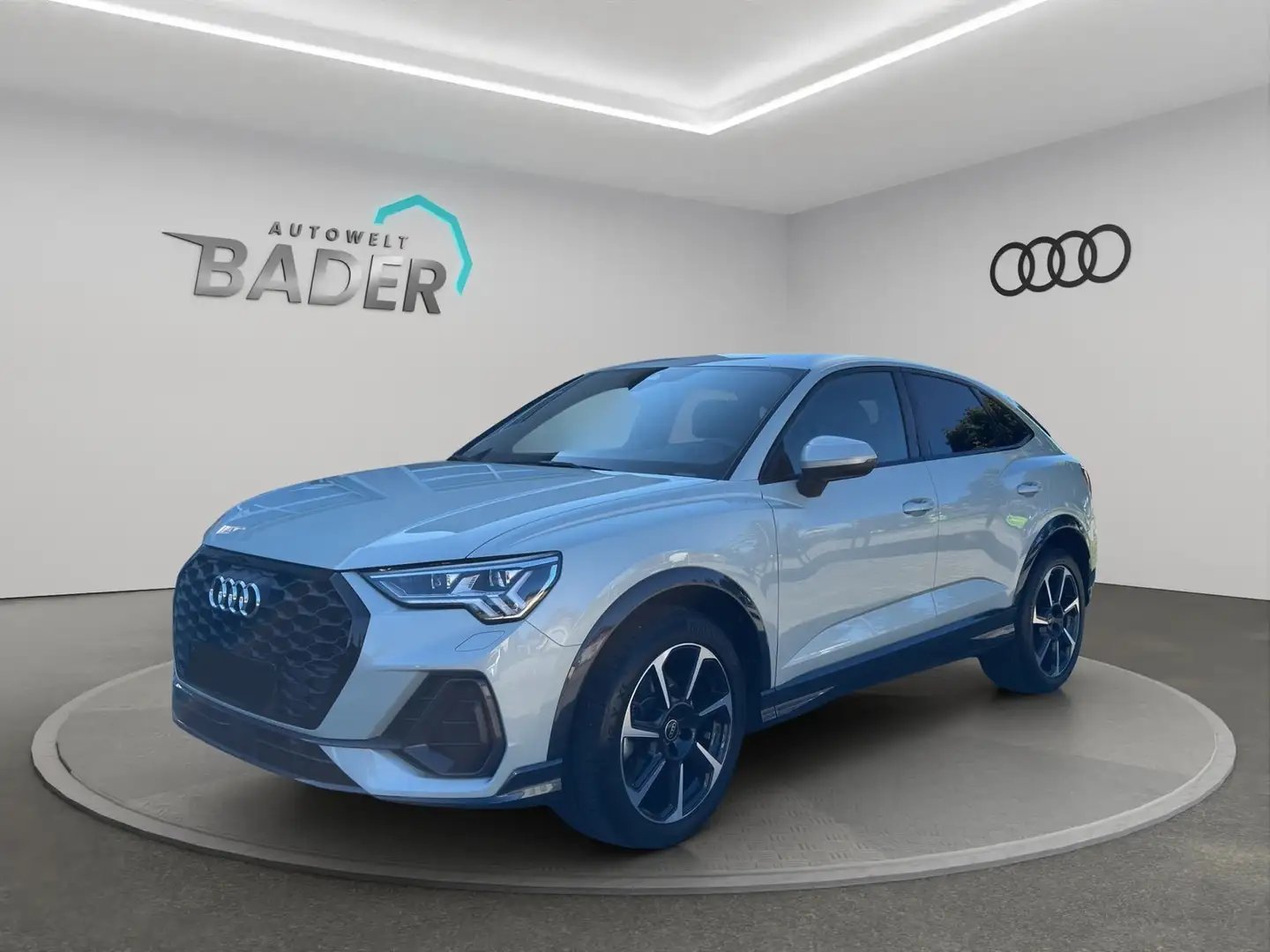 Audi Q3 Sportback 2.0TDI Matrix Navi AHK RFK SHZ Silber - 1