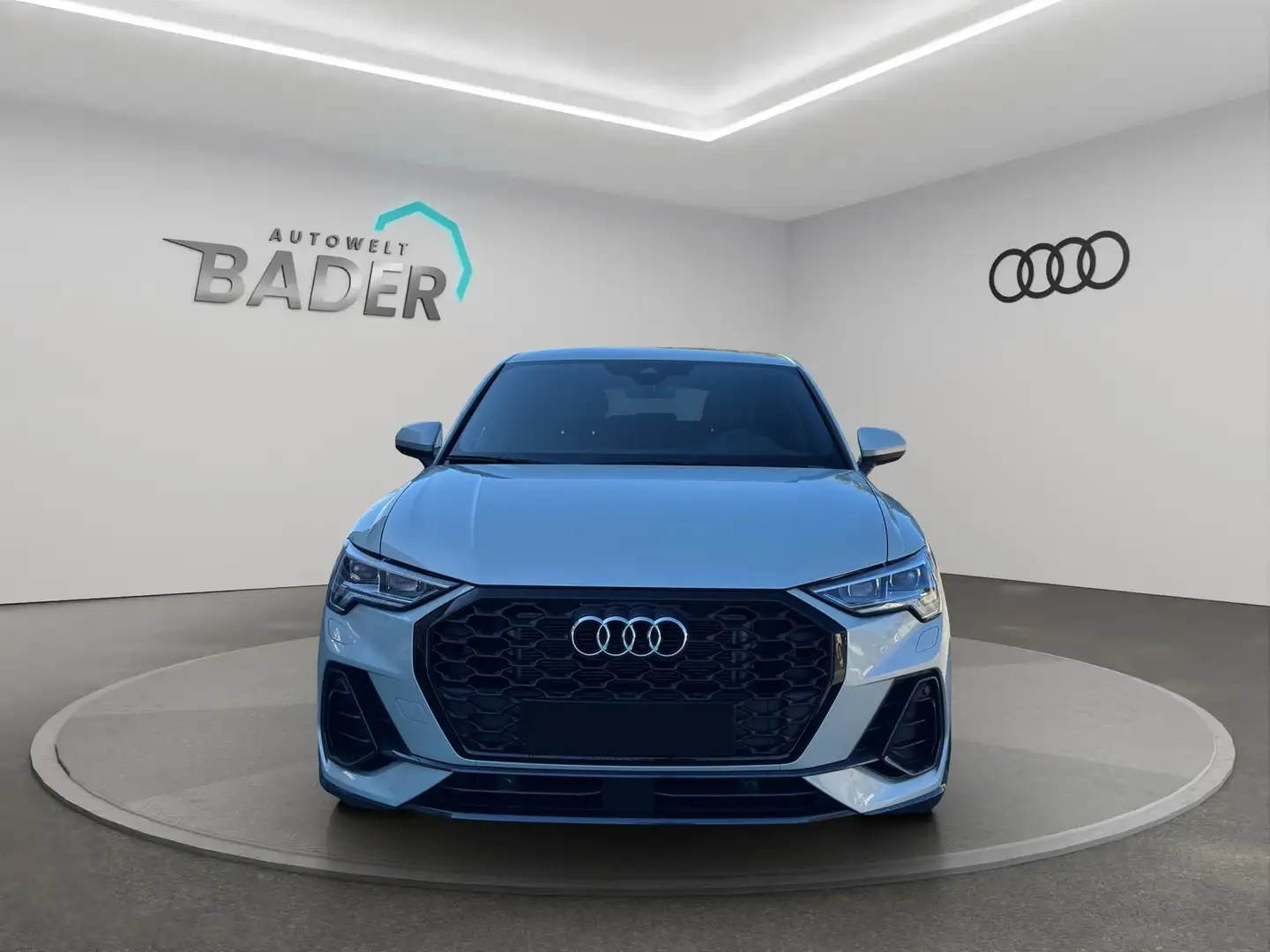 Audi Q3 Sportback 2.0TDI Matrix Navi AHK RFK SHZ Silber - 2