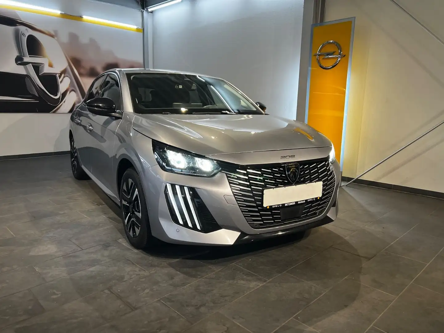 Peugeot 208 Allure Pure Tech - LHZ | SHZ | RFK | Navi - 1
