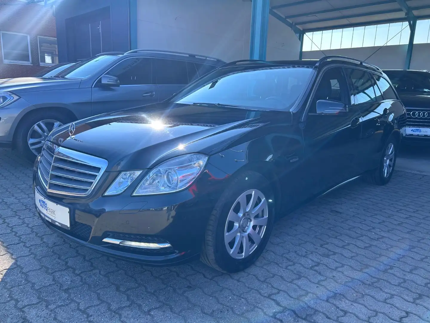 Mercedes-Benz E 220 E -Klasse T-Modell CDI BlueEfficiency Schwarz - 1
