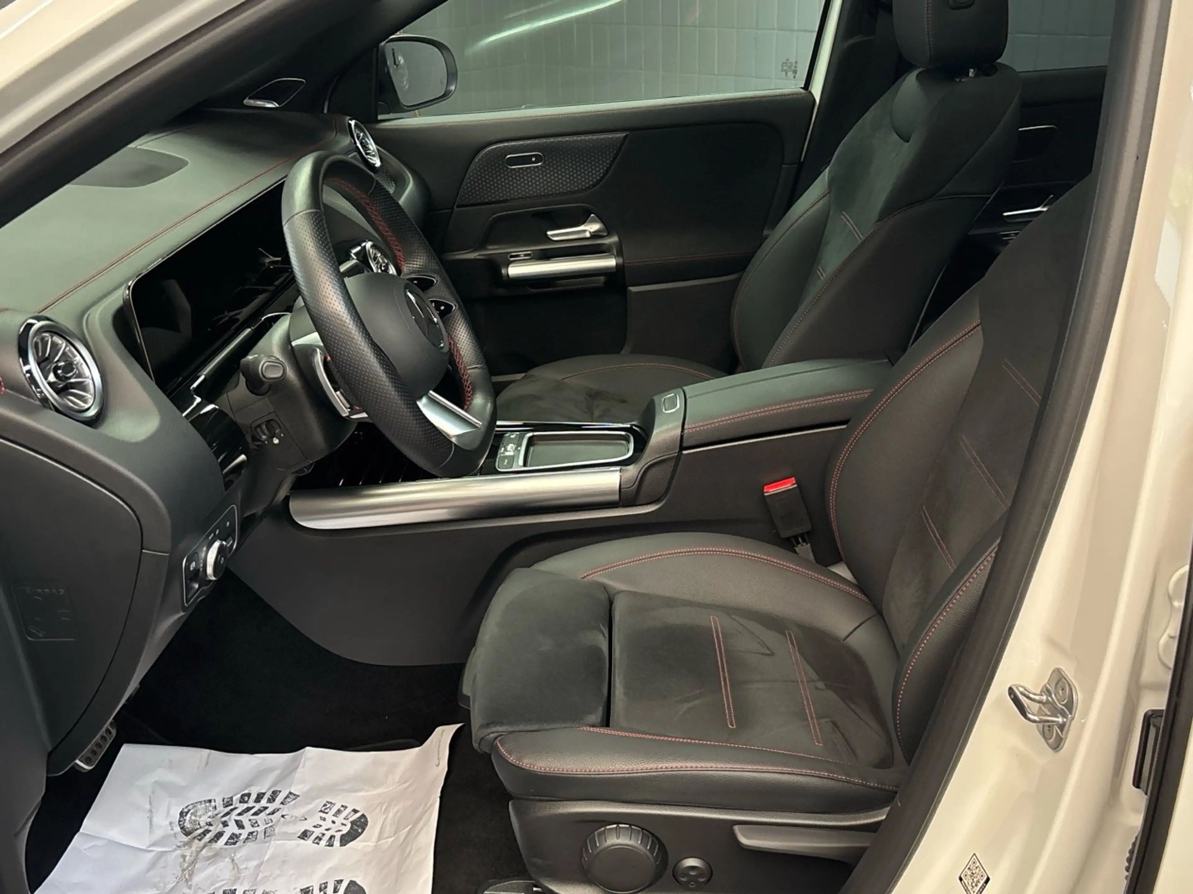 Mercedes-Benz EQA 250 + AMG Night Panorama Burmester 20" HeadUp — photo 9