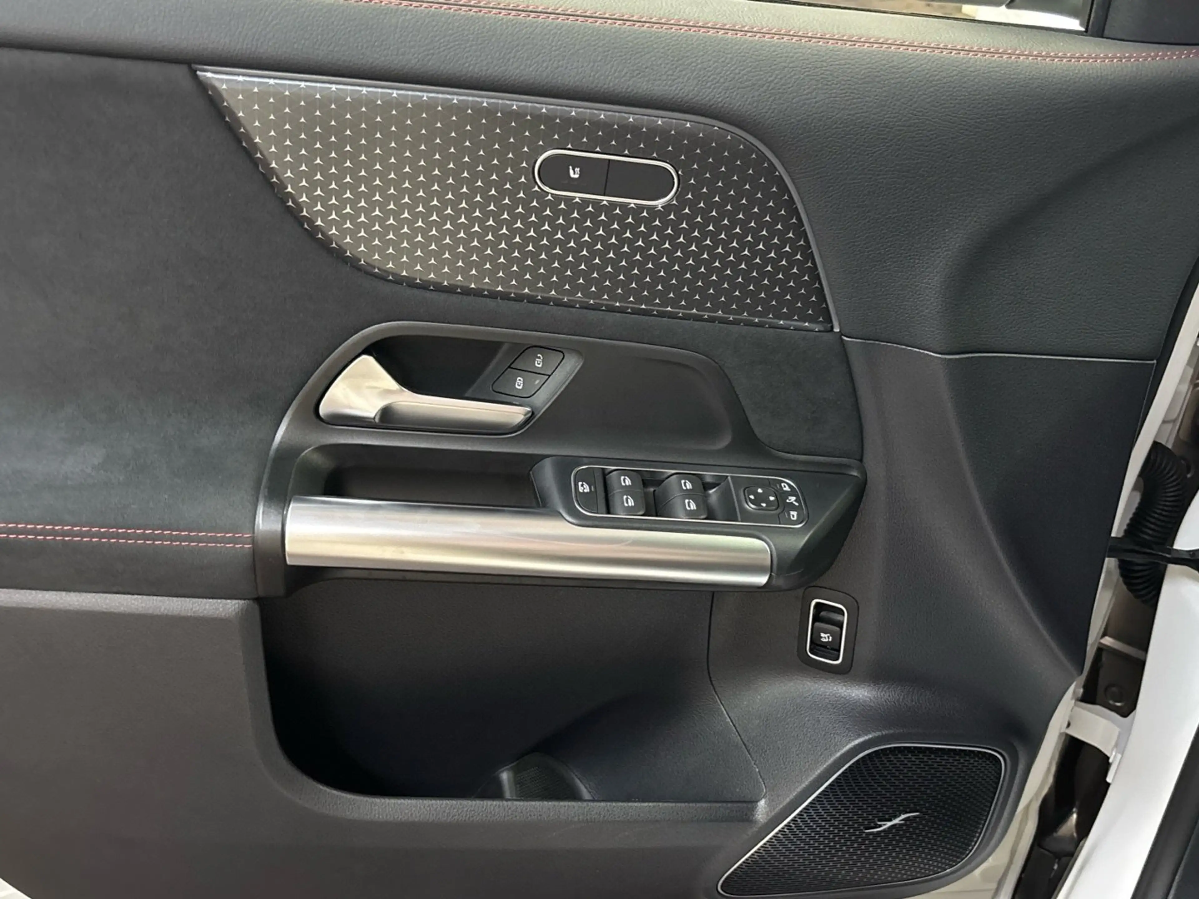 Mercedes-Benz EQA 250 + AMG Night Panorama Burmester 20" HeadUp — photo 13