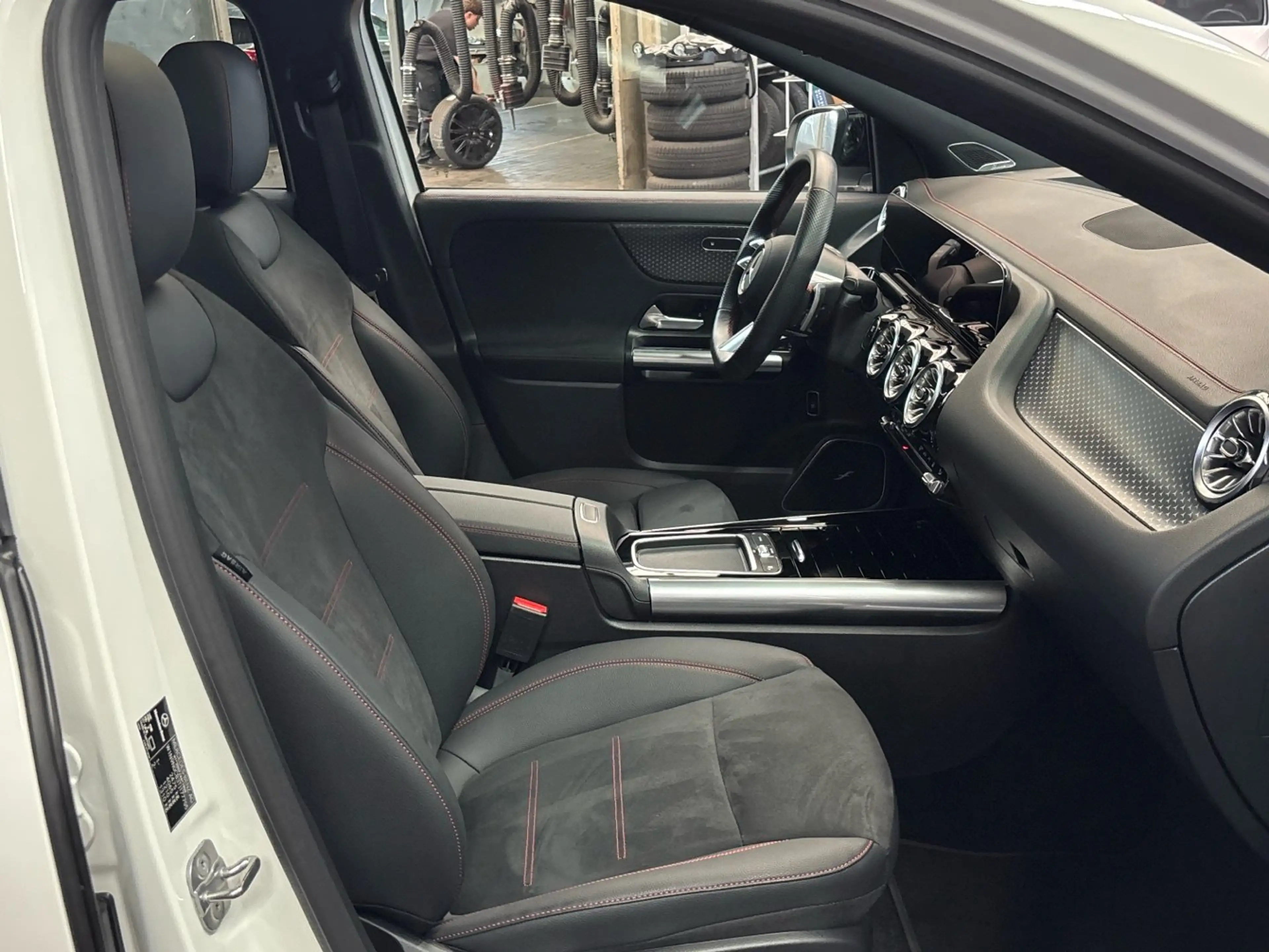 Mercedes-Benz EQA 250 + AMG Night Panorama Burmester 20" HeadUp — photo 15