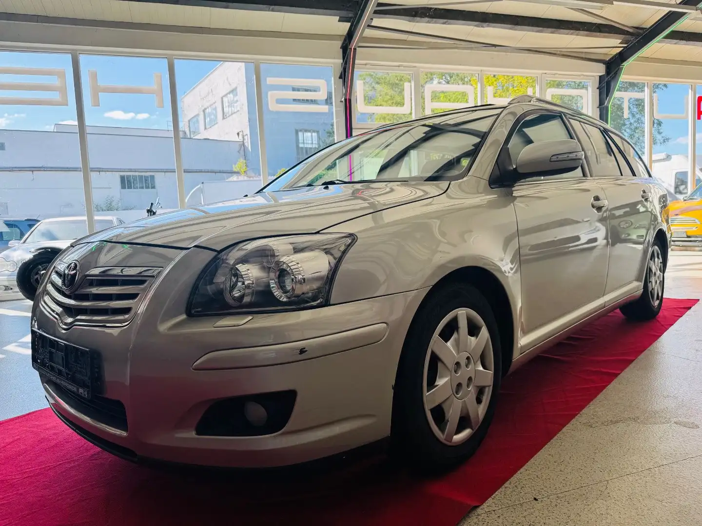 Toyota Avensis Kombi 2.4 Executive Silber - 2