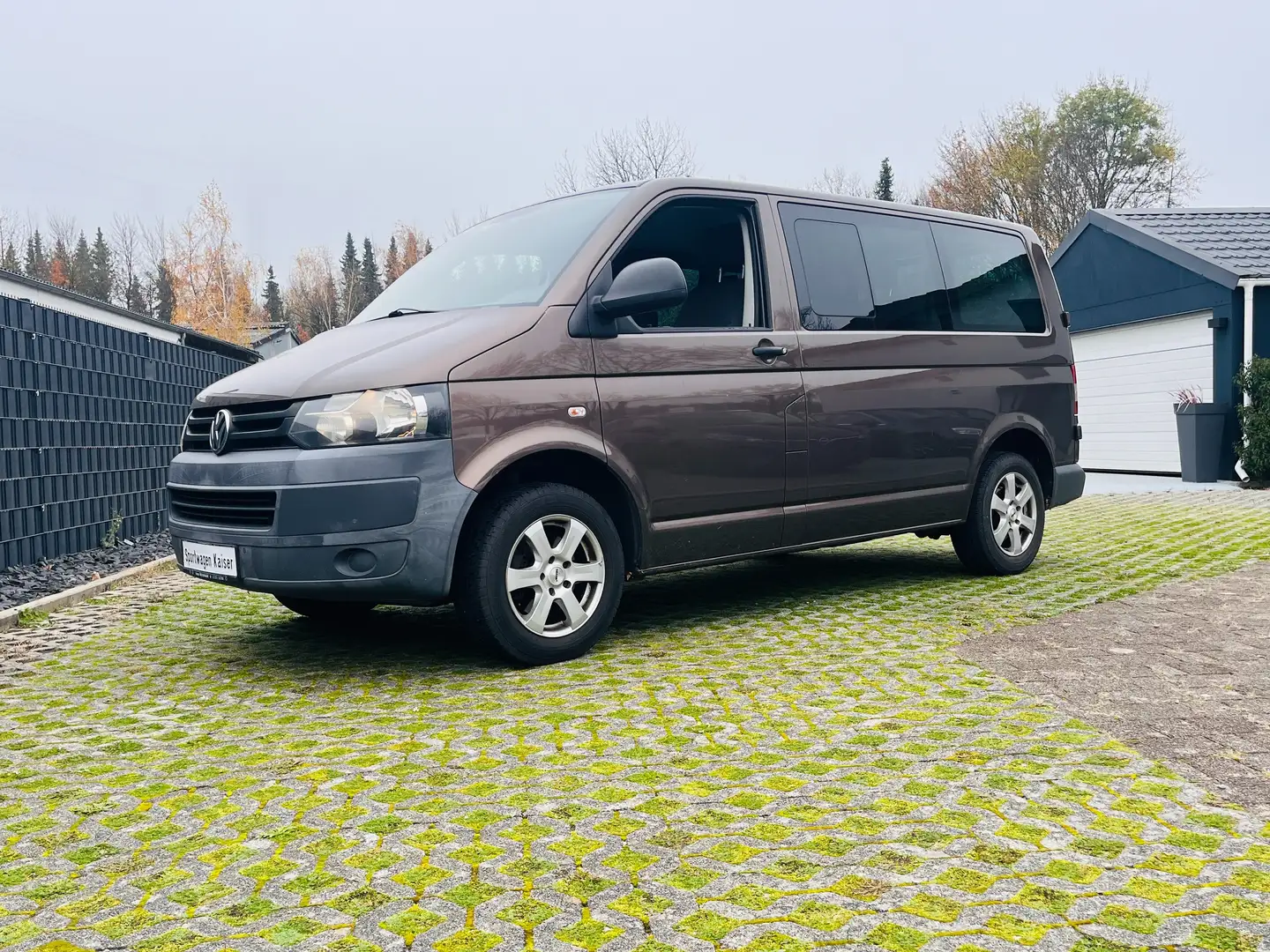 Volkswagen T5 Caravelle Kombi*1.Hand*Standhzg*Klima*vieles neu*PDC* Braun - 1