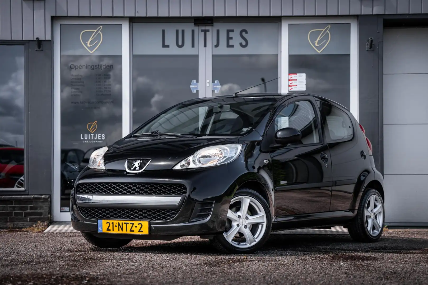 Peugeot 107 1.0L 5drs Millesim 200 I Airco I Groot multimedias Black - 1