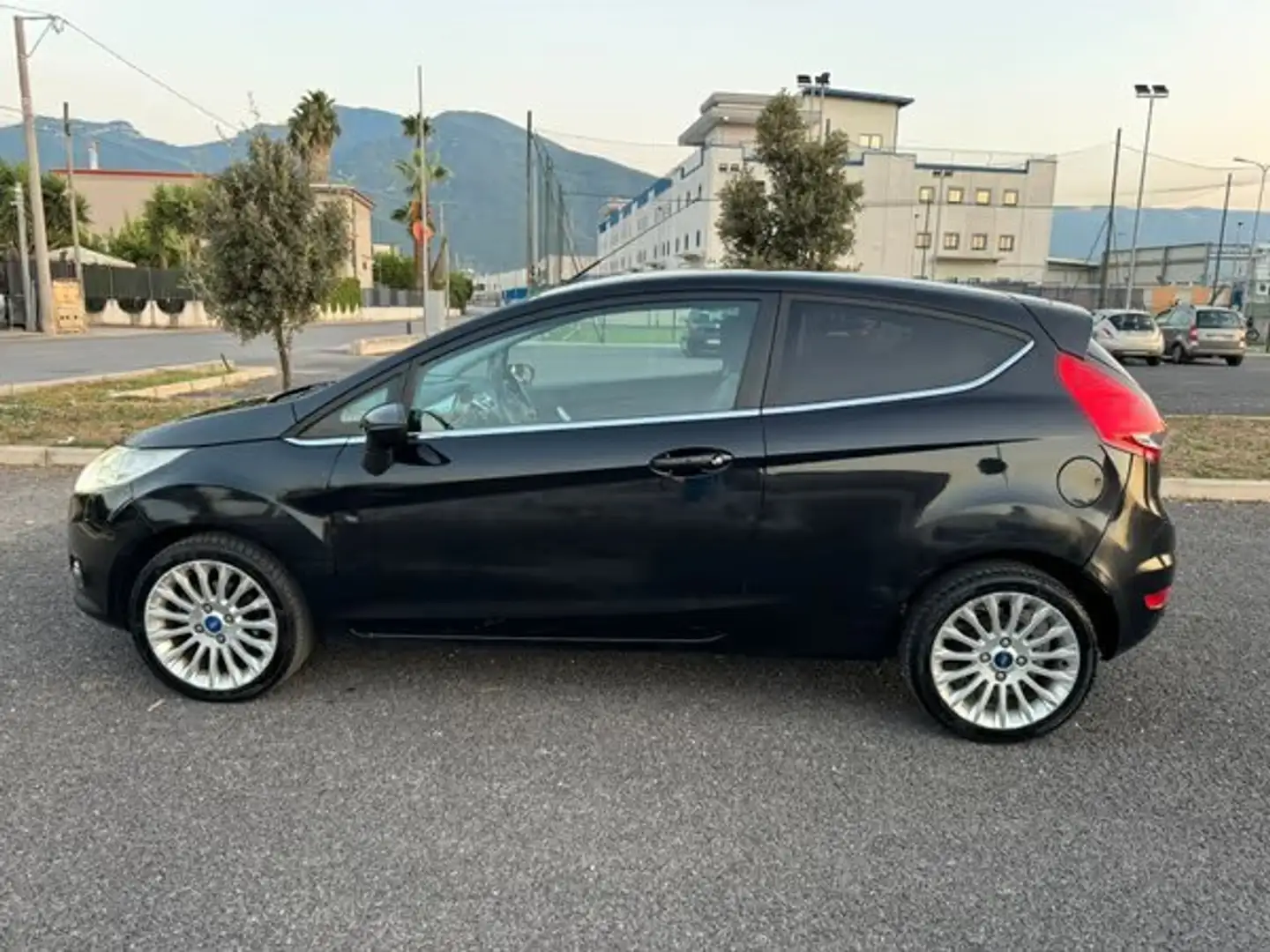 Ford Fiesta Fiesta 1.6d Friend 5m Nero - 1
