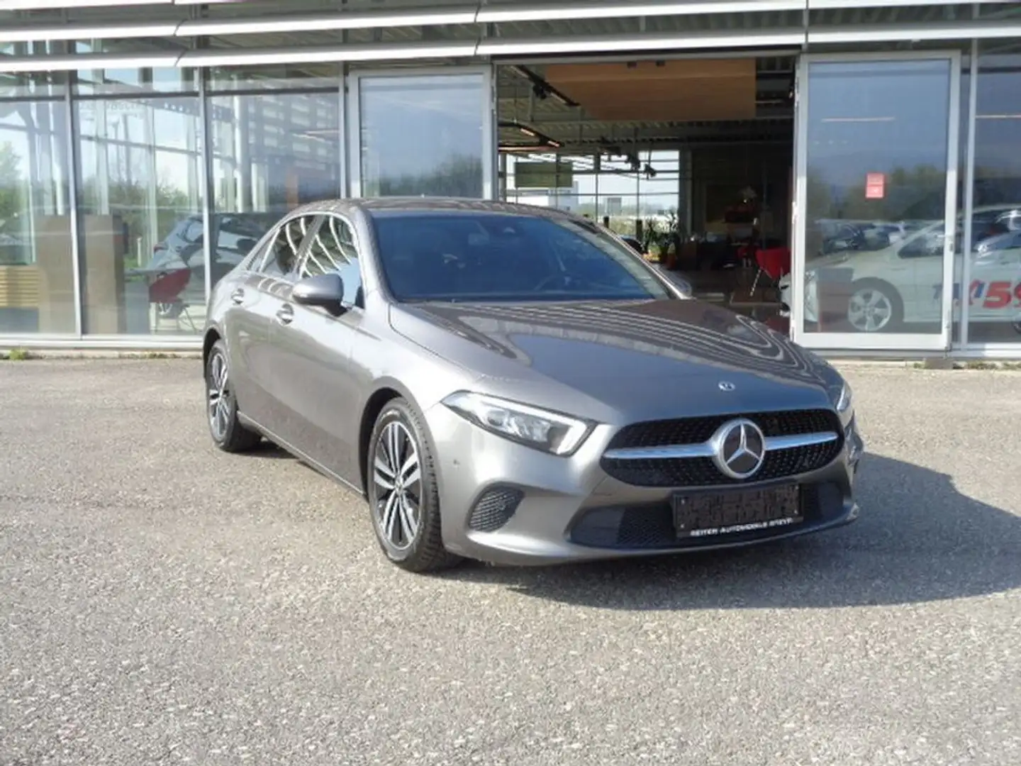 Mercedes-Benz A 180 d 2,0d Limousine Automatik Grau - 2