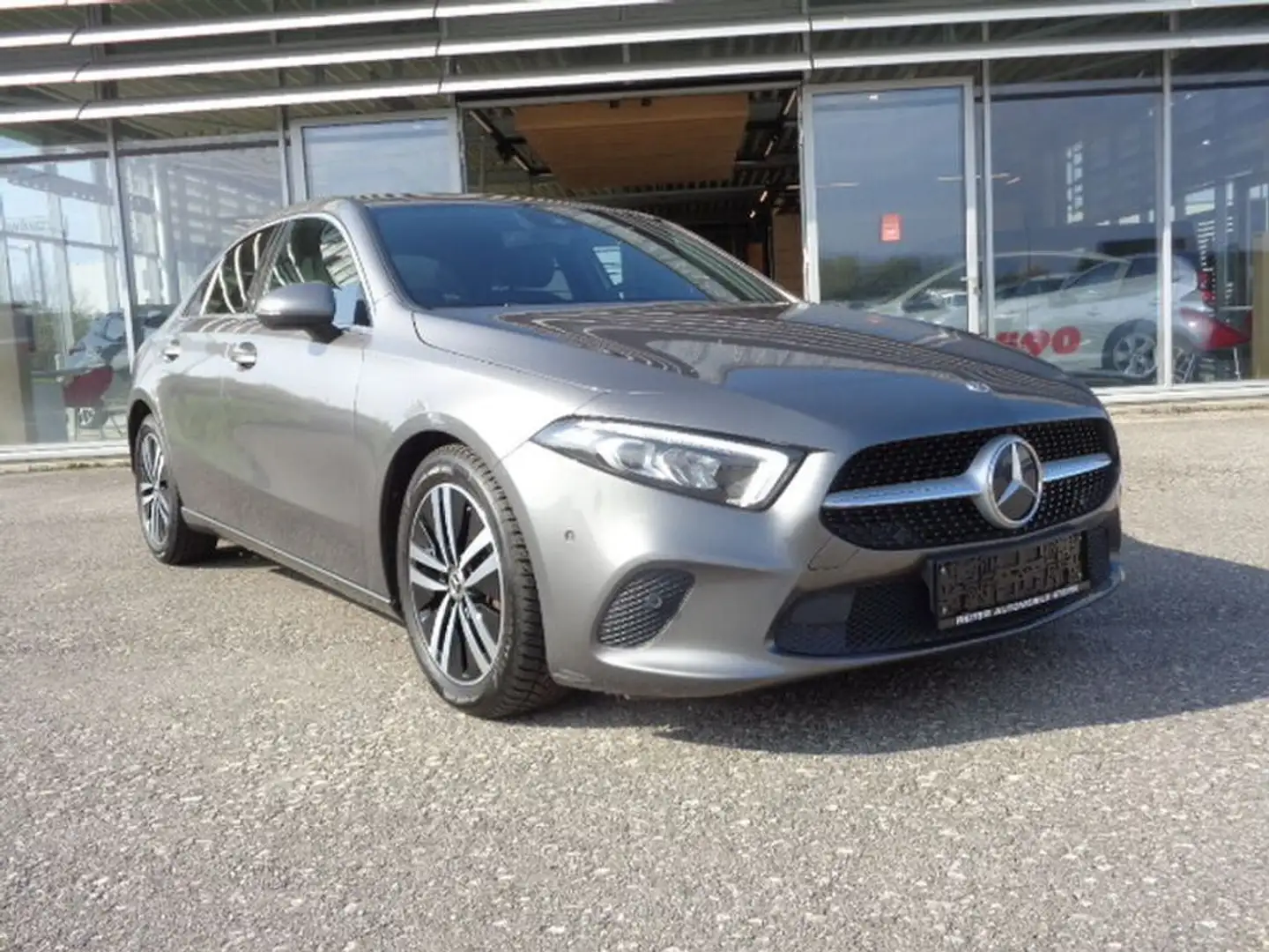Mercedes-Benz A 180 d 2,0d Limousine Automatik Grau - 1