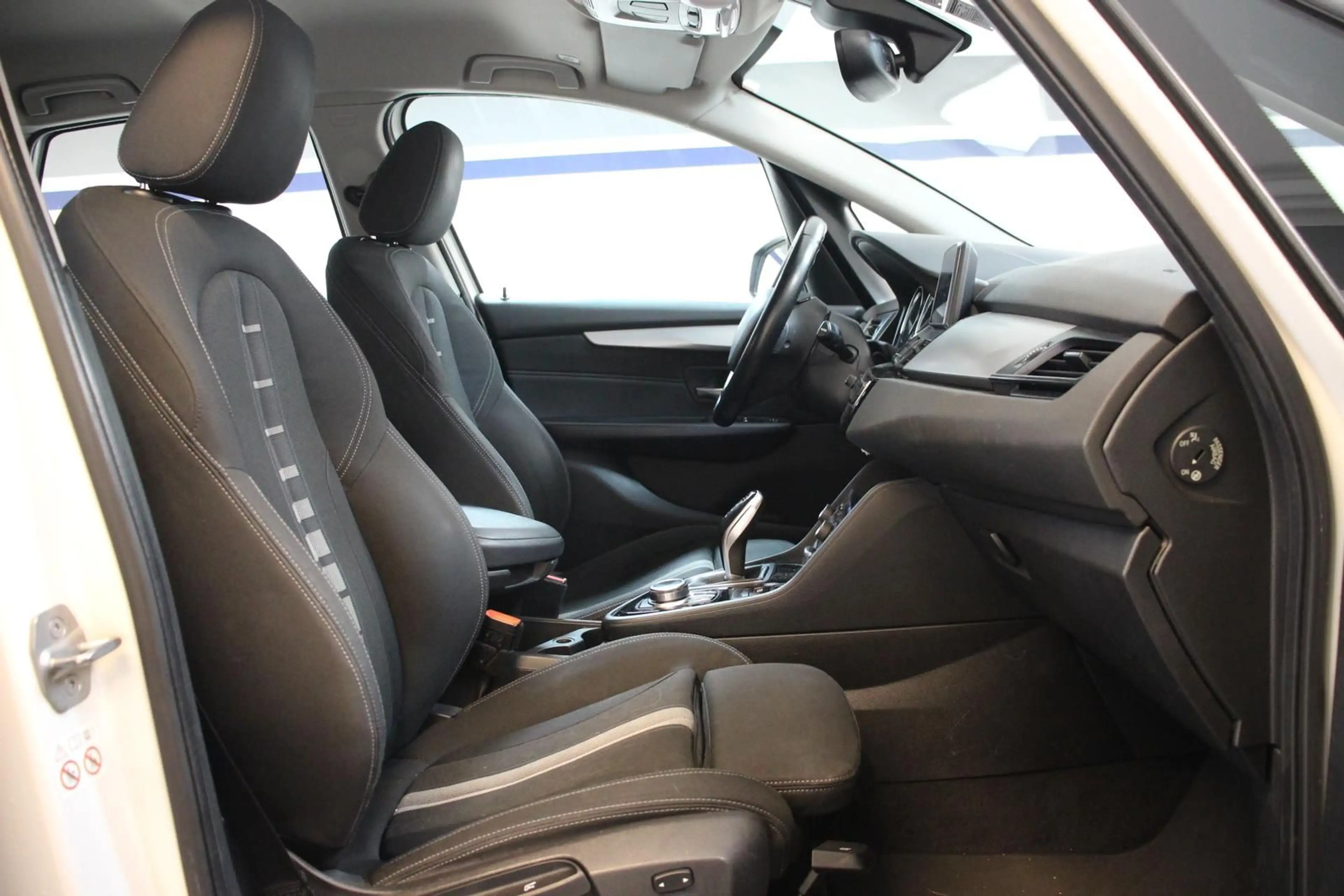 BMW 216 Aut. NAVI KLIMA TEMP S.HEFT — photo 11