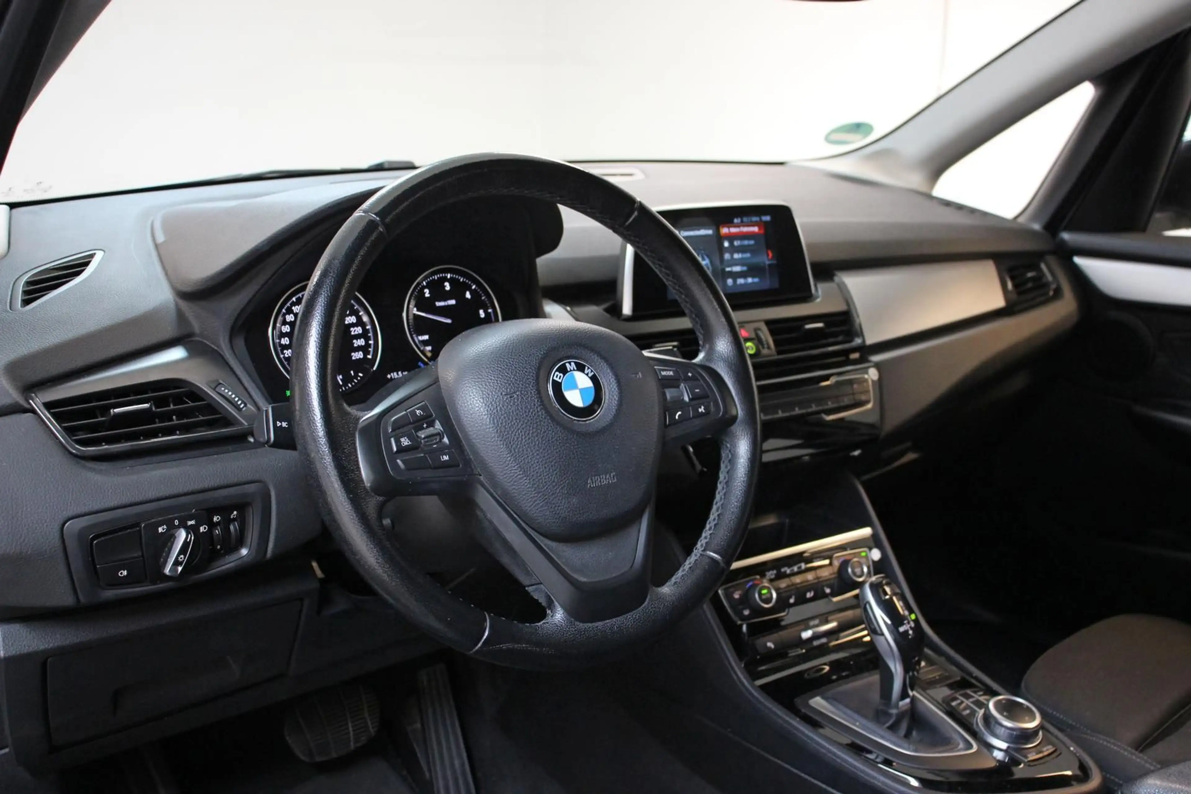 BMW 216 Aut. NAVI KLIMA TEMP S.HEFT — photo 9