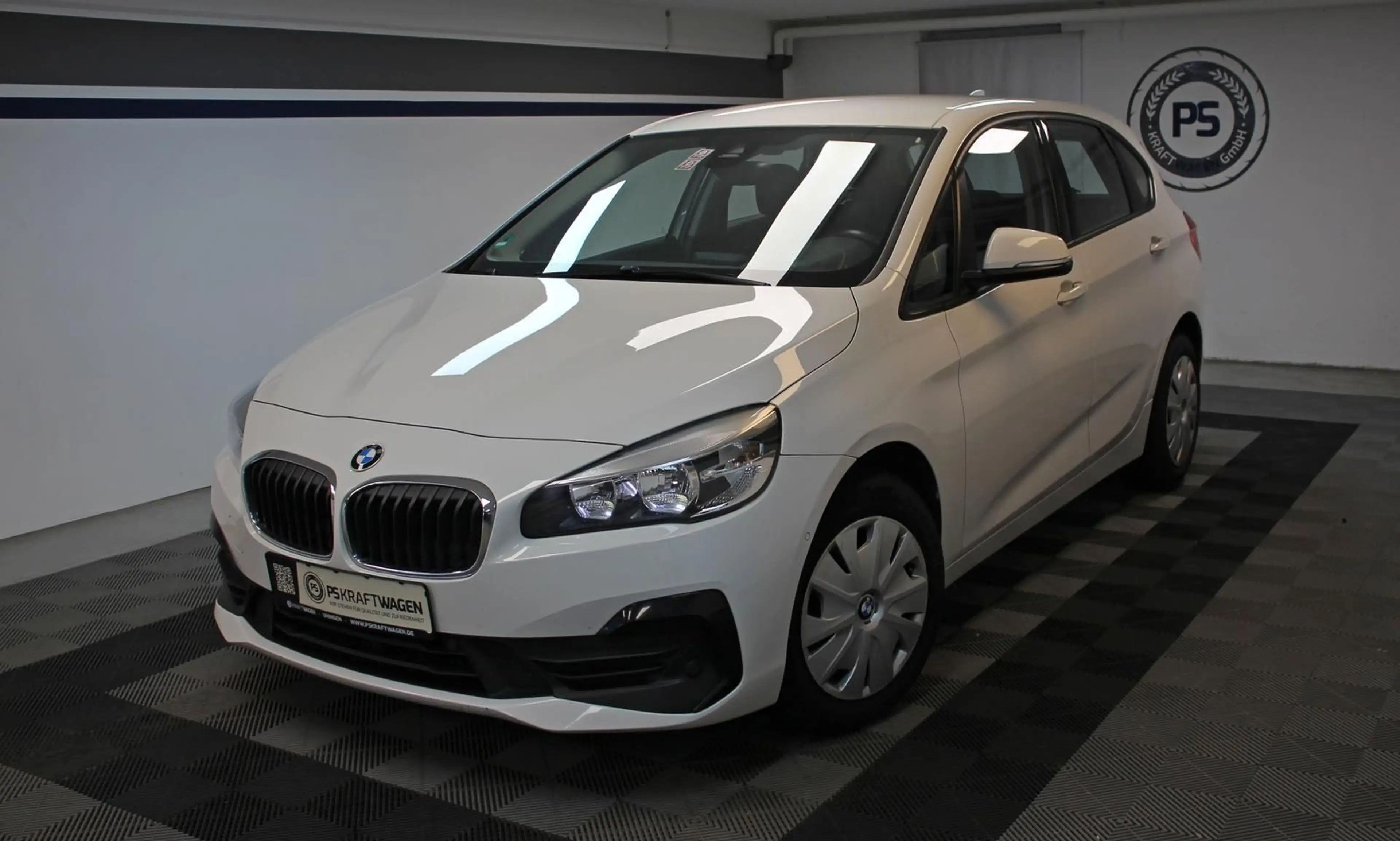 BMW 216 Aut. NAVI KLIMA TEMP S.HEFT