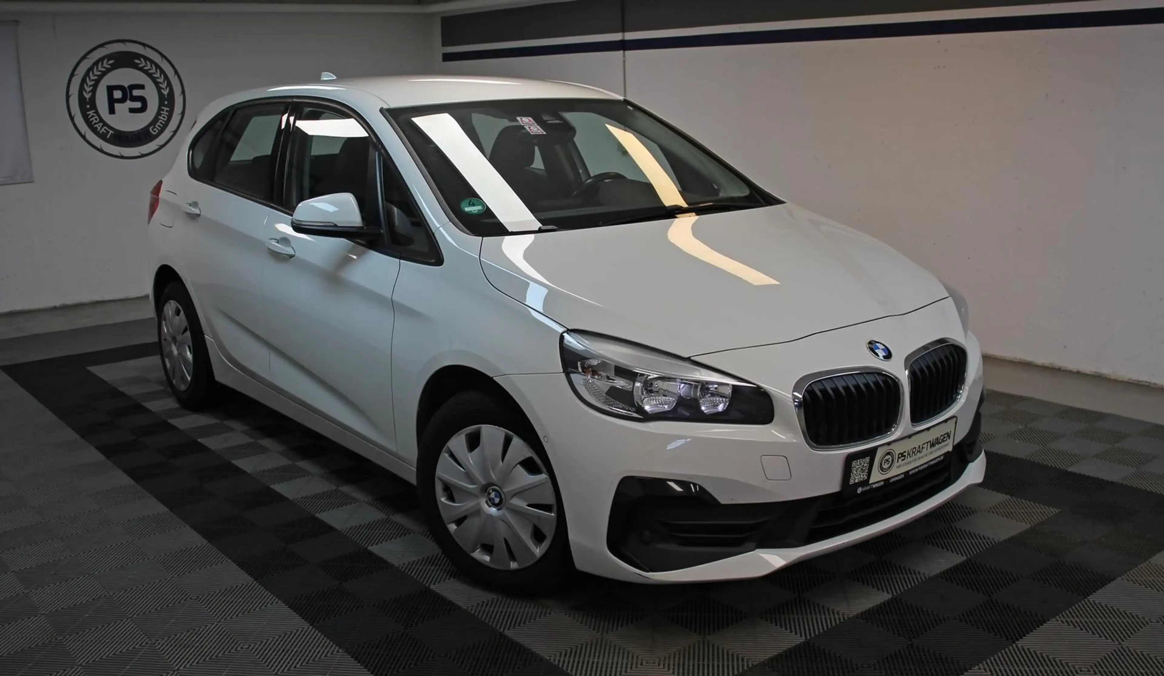 BMW 216 Aut. NAVI KLIMA TEMP S.HEFT — photo 2