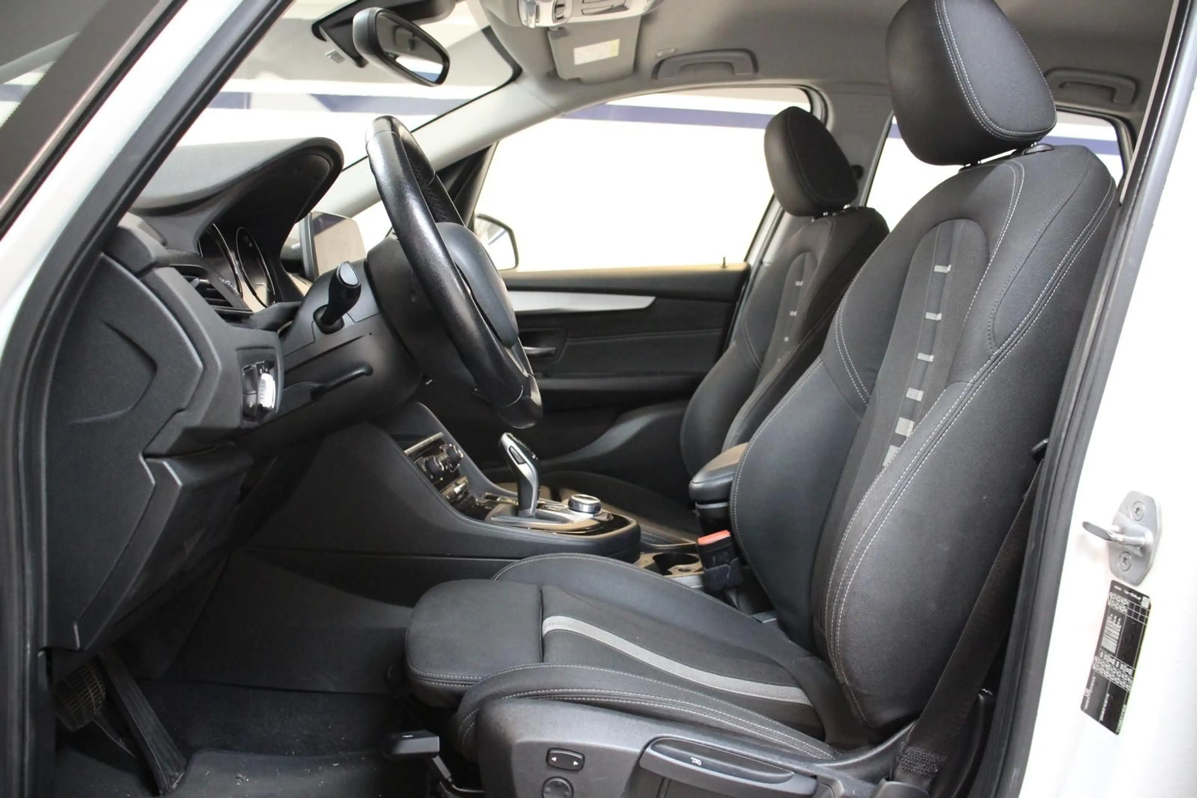 BMW 216 Aut. NAVI KLIMA TEMP S.HEFT — photo 10