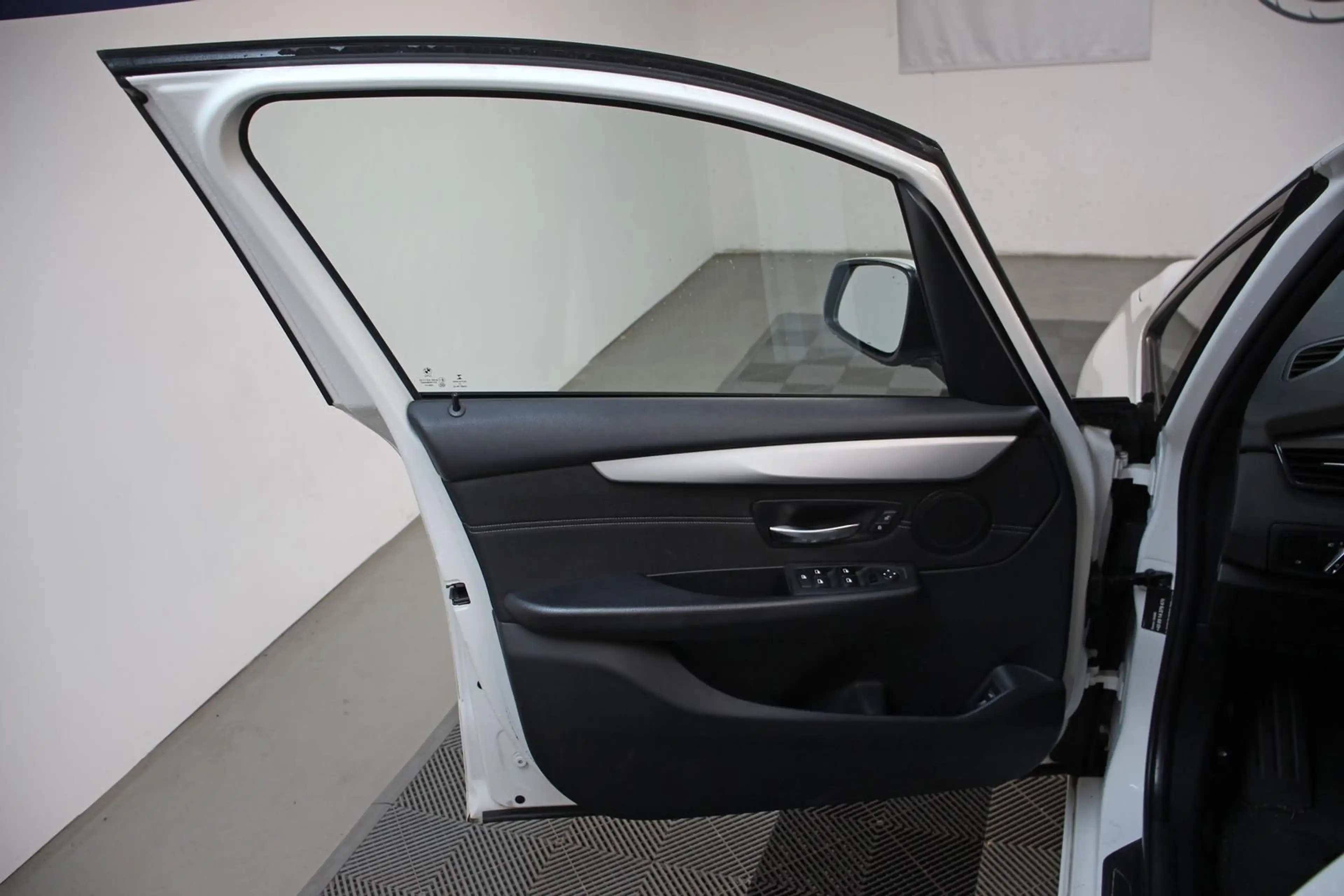 BMW 216 Aut. NAVI KLIMA TEMP S.HEFT — photo 7