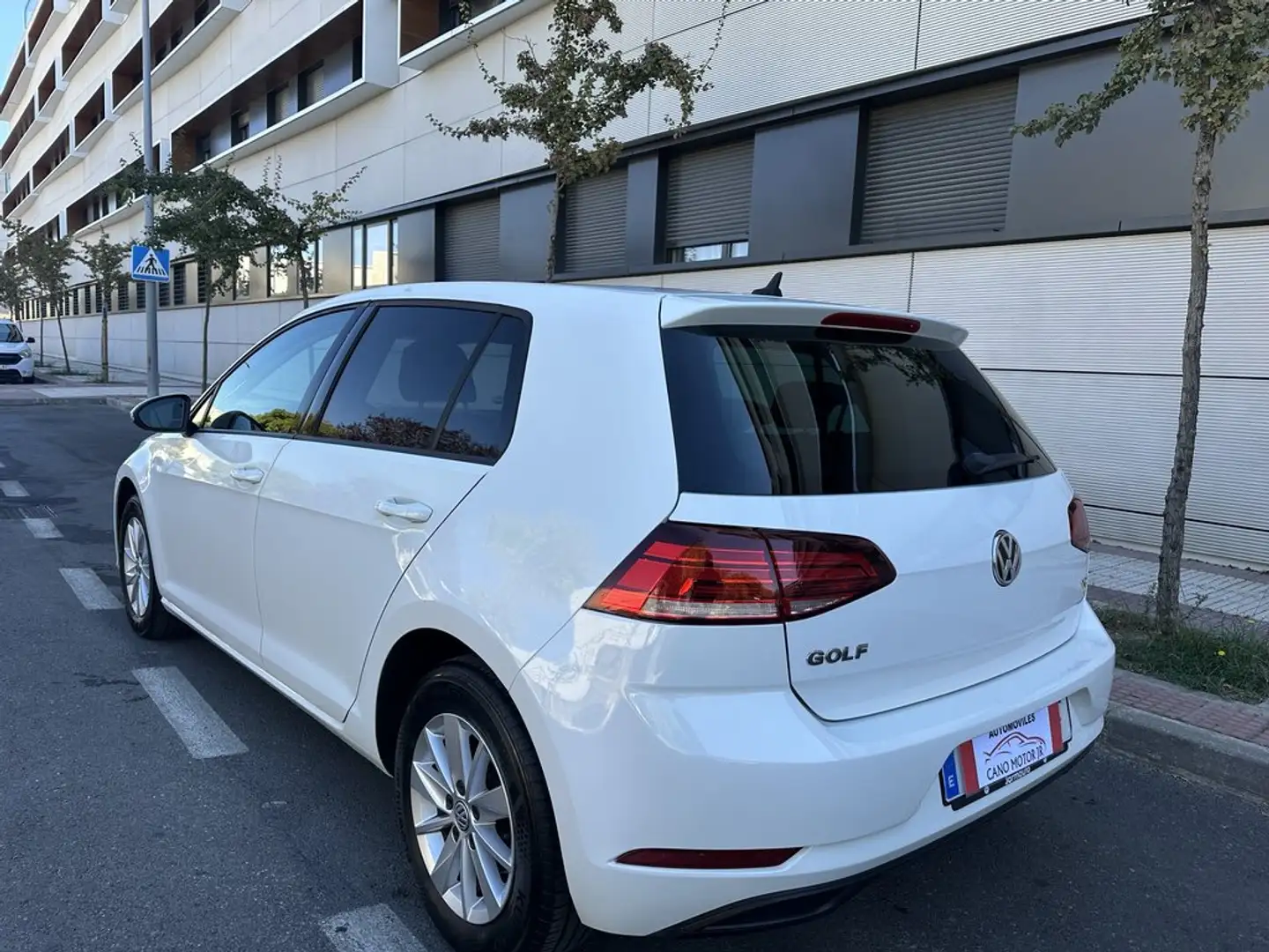 Volkswagen Golf 1.0 TSI Advance 81kW Weiß - 2