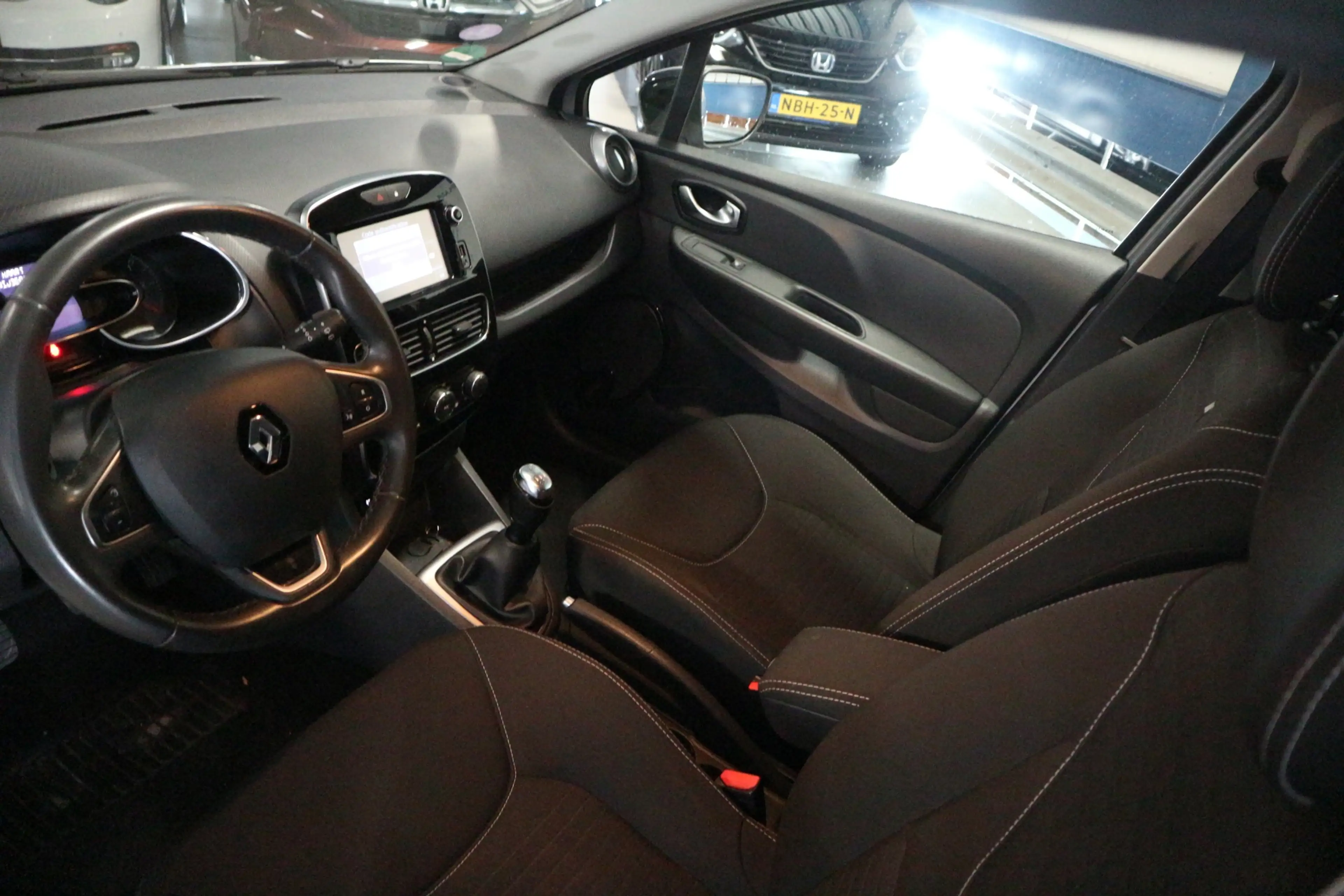 Renault Clio Estate 0.9 TCe Limited / BASS REFLEX / FACELIFT / — photo 10