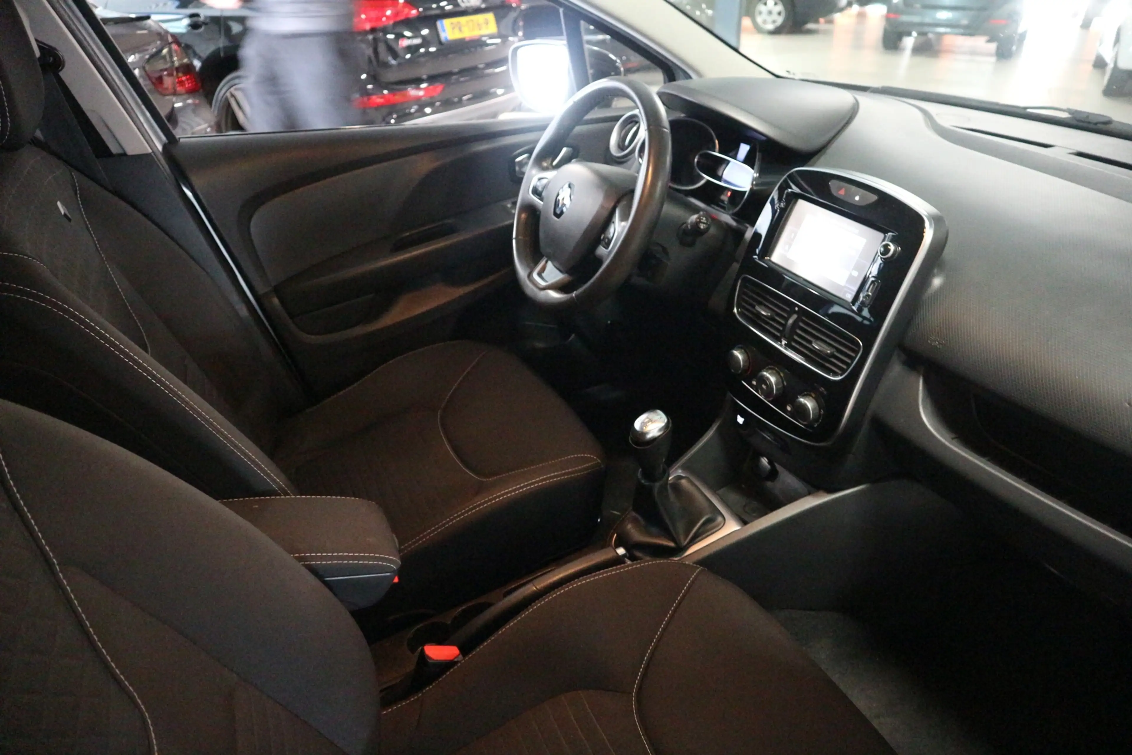 Renault Clio Estate 0.9 TCe Limited / BASS REFLEX / FACELIFT / — photo 11