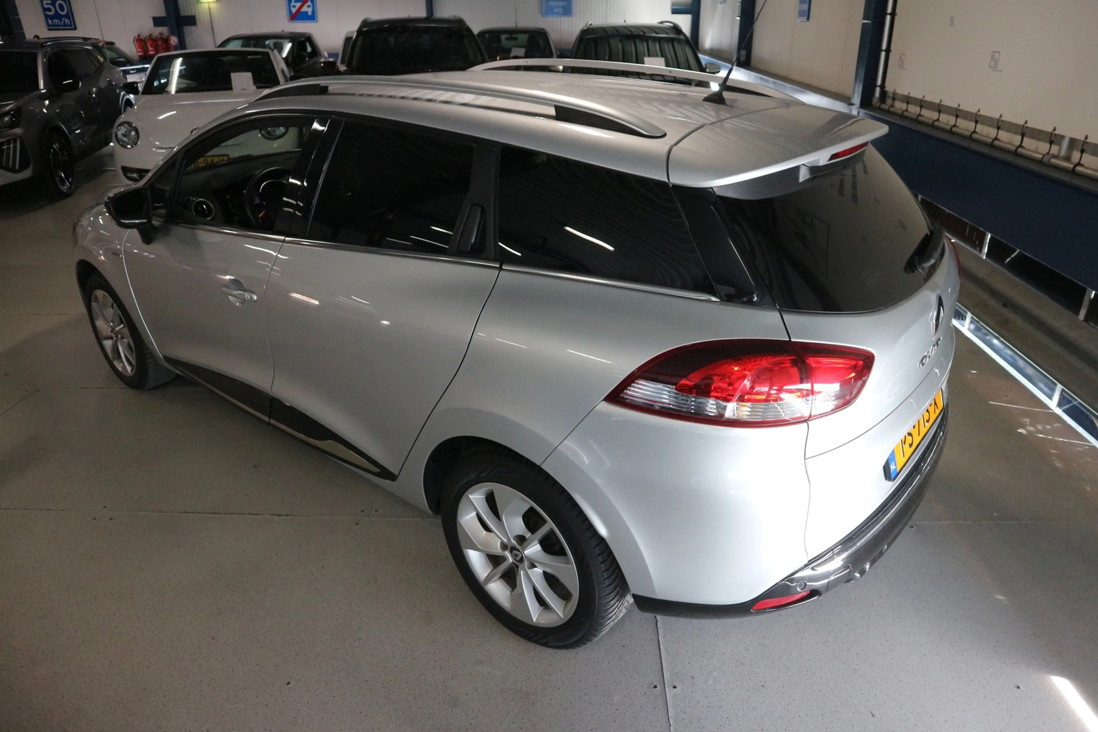 Renault Clio Estate 0.9 TCe Limited / BASS REFLEX / FACELIFT / — photo 9