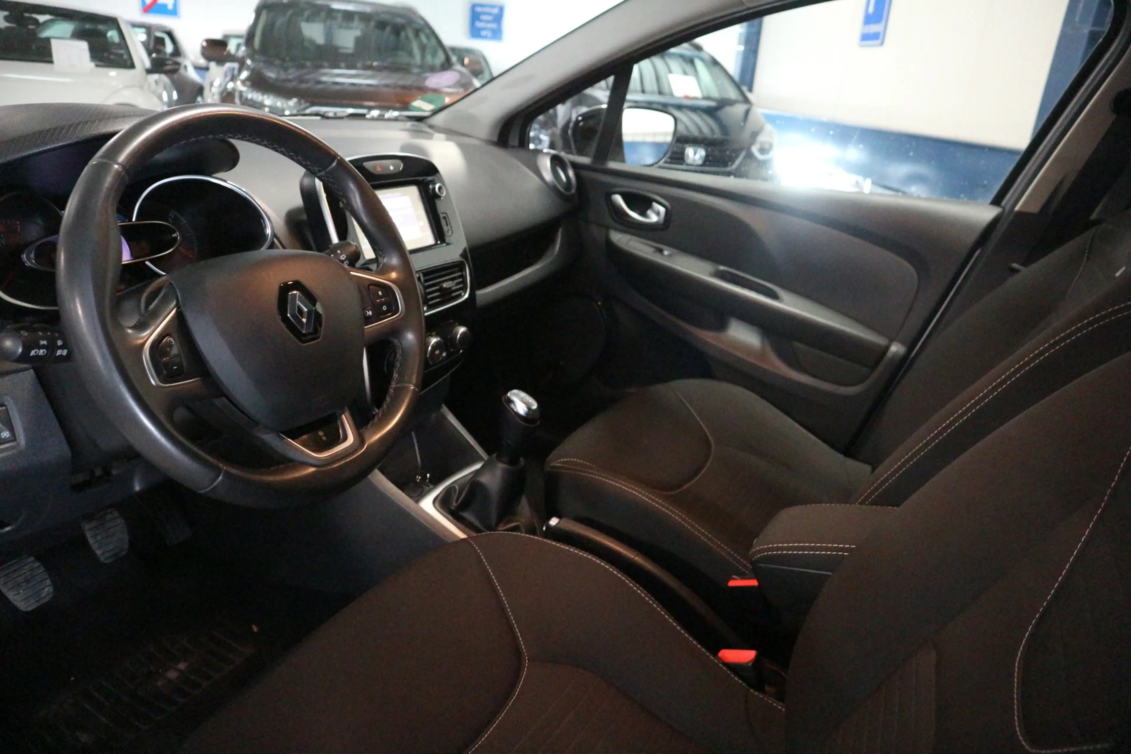 Renault Clio Estate 0.9 TCe Limited / BASS REFLEX / FACELIFT / — photo 4