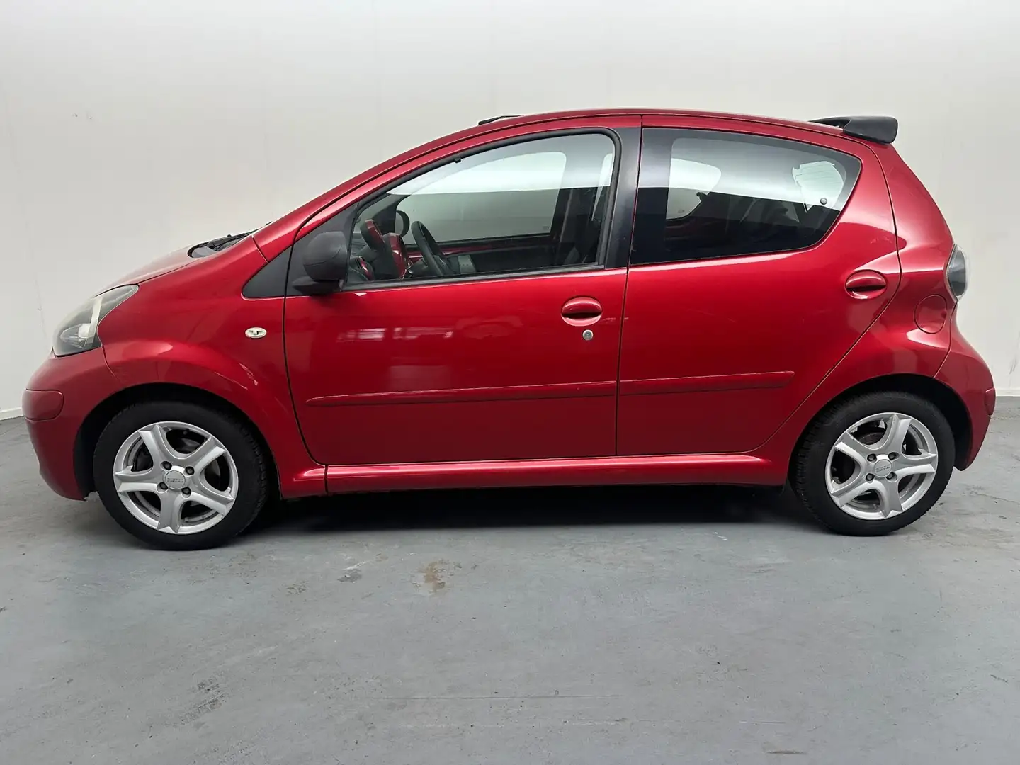 Toyota Aygo 1.0-12V Aspiration Red # Airco # Half Leder # Trek Rood - 2