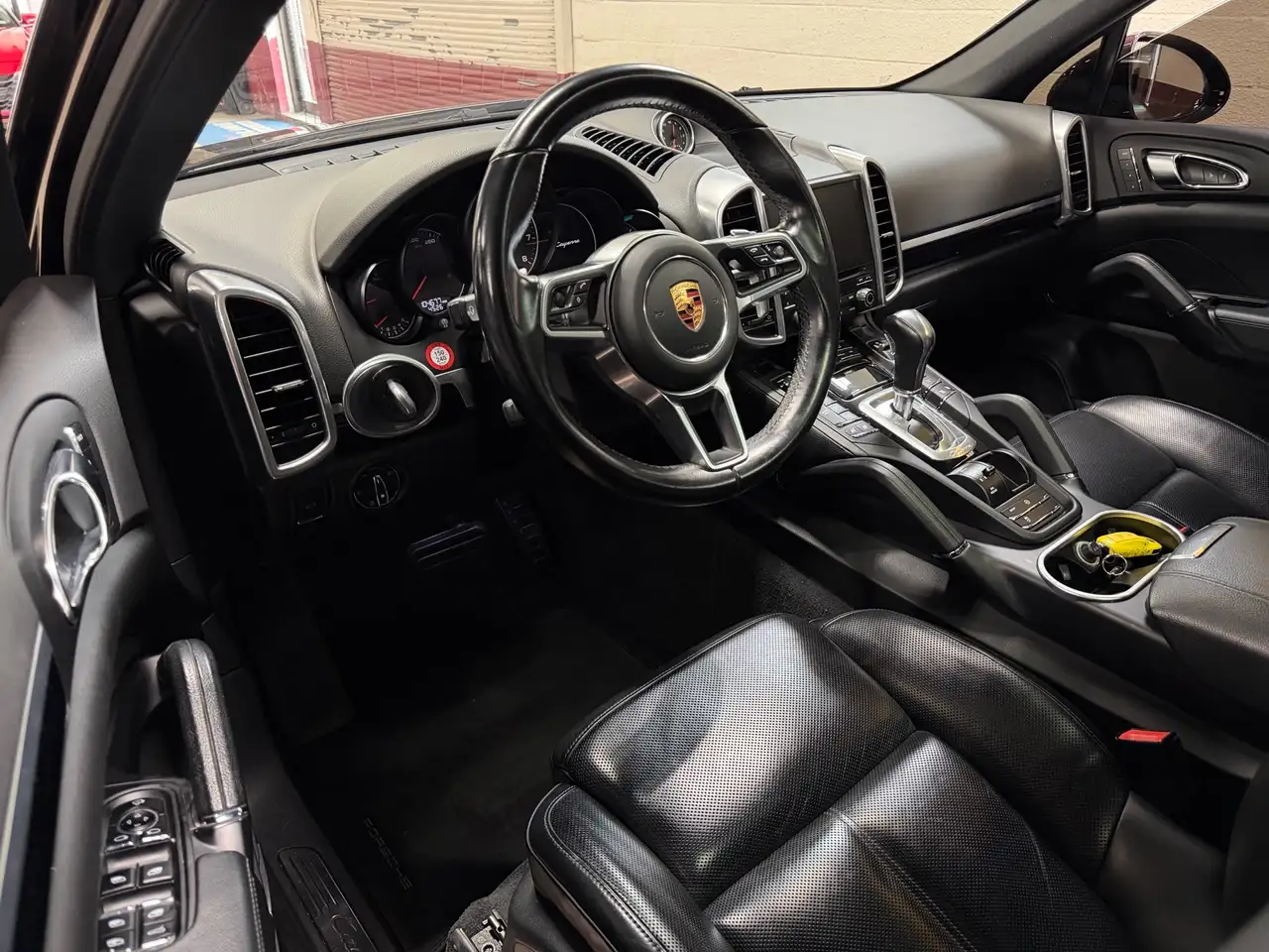 Porsche Cayenne снимка Porsche Cayenne