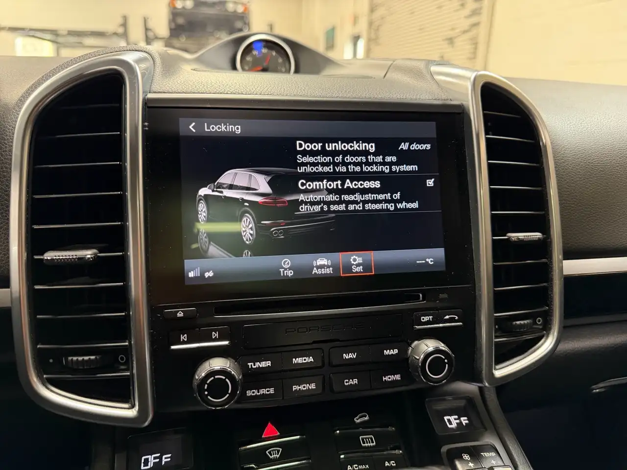 Porsche Cayenne снимка Porsche Cayenne
