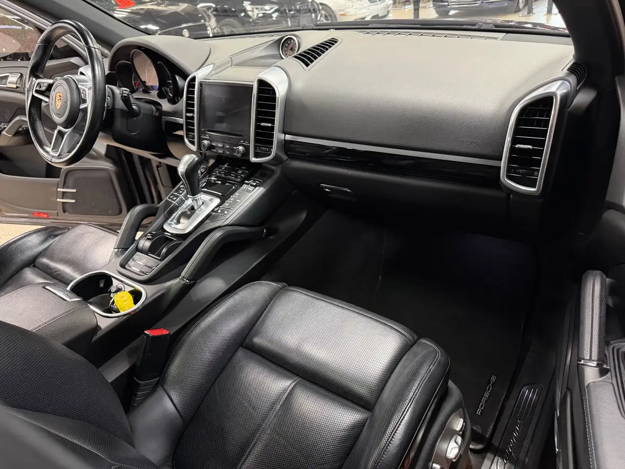 Porsche Cayenne снимка Porsche Cayenne