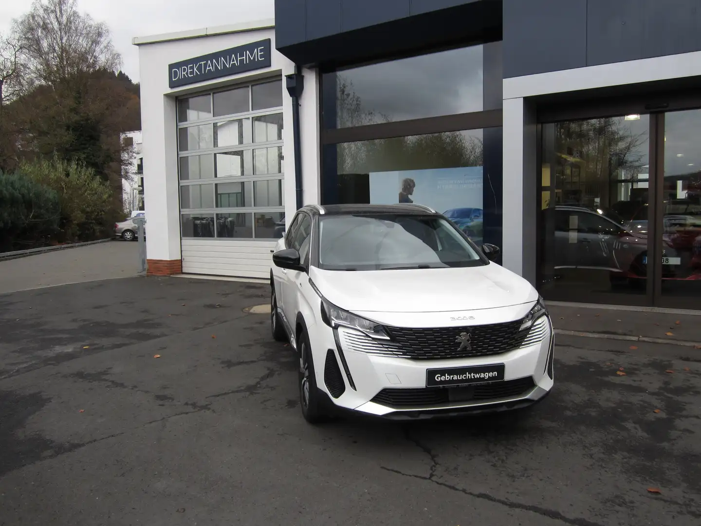 Peugeot 3008 Hybrid Allure Pack 225 Weiß - 1