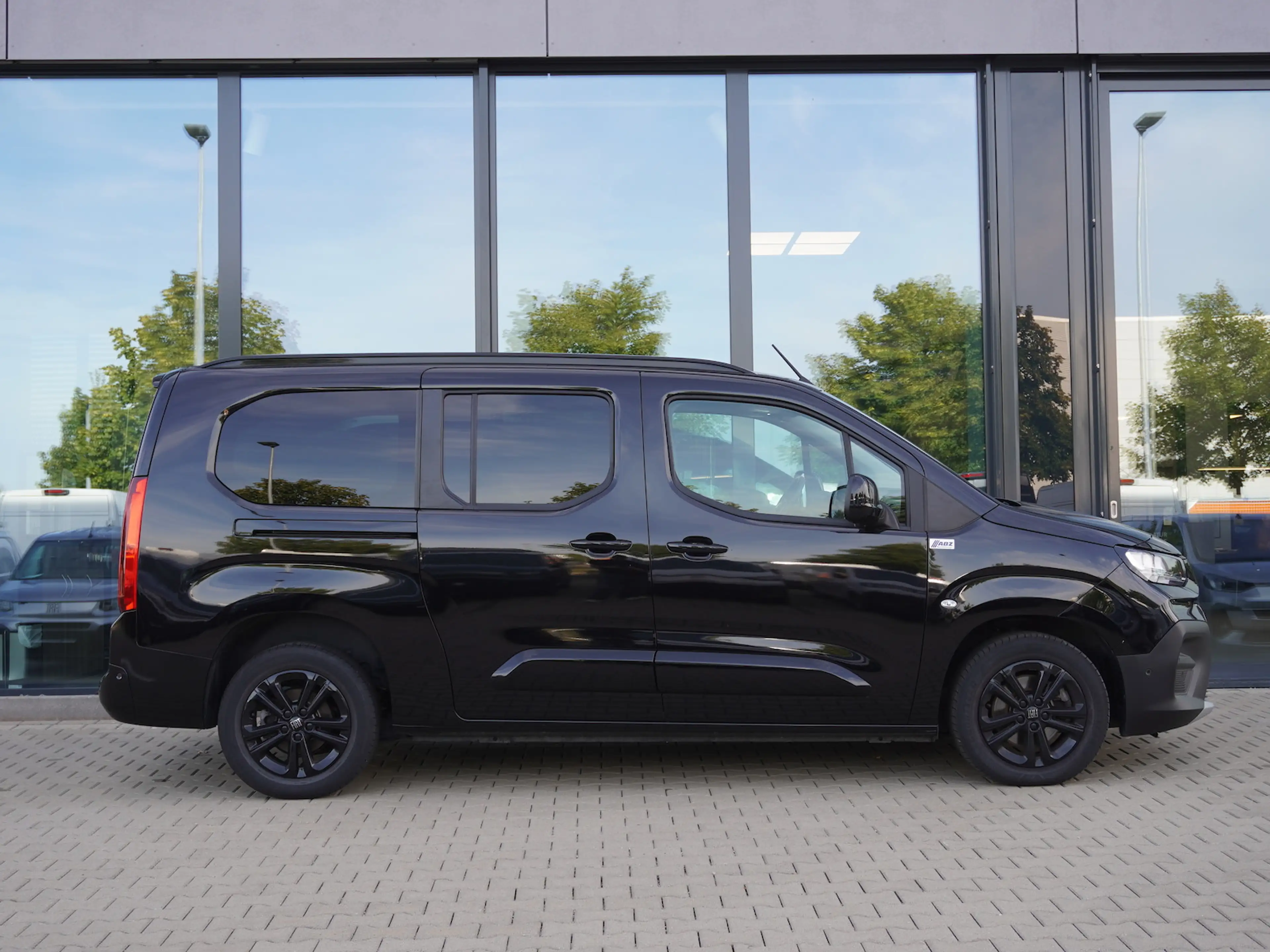 Fiat Doblo Maxi Kombi 1.5 130 AT / 10-Zoll Navi — photo 3