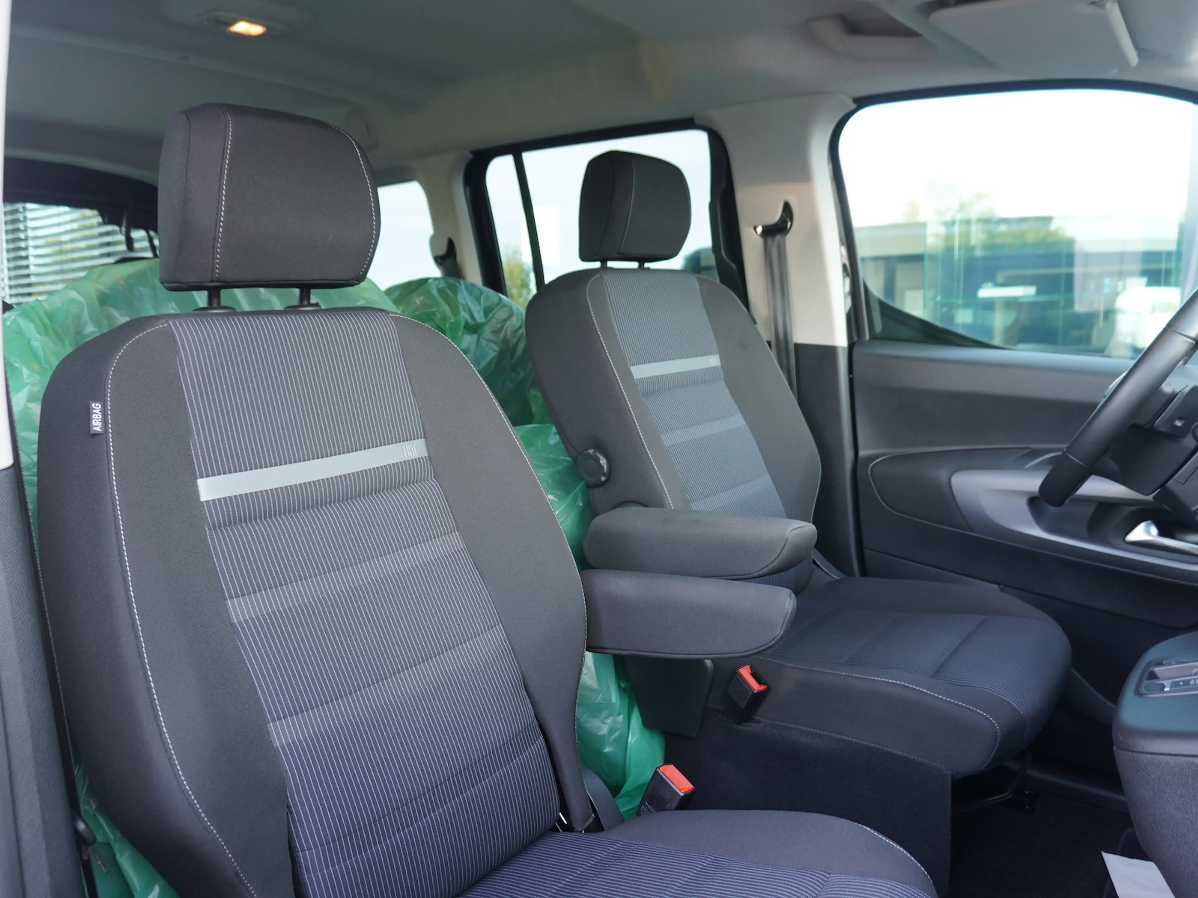 Fiat Doblo Maxi Kombi 1.5 130 AT / 10-Zoll Navi — photo 15