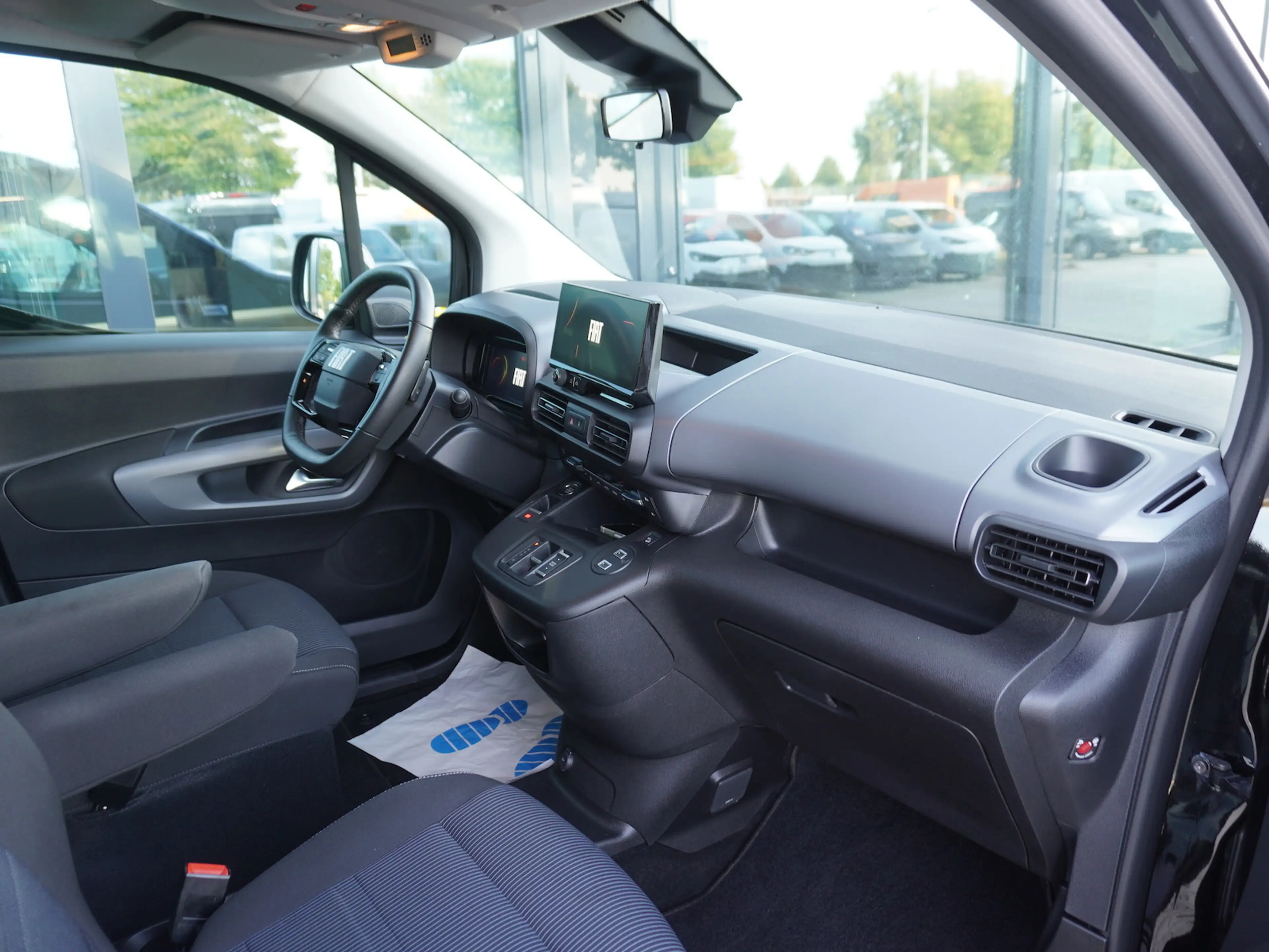 Fiat Doblo Maxi Kombi 1.5 130 AT / 10-Zoll Navi — photo 14