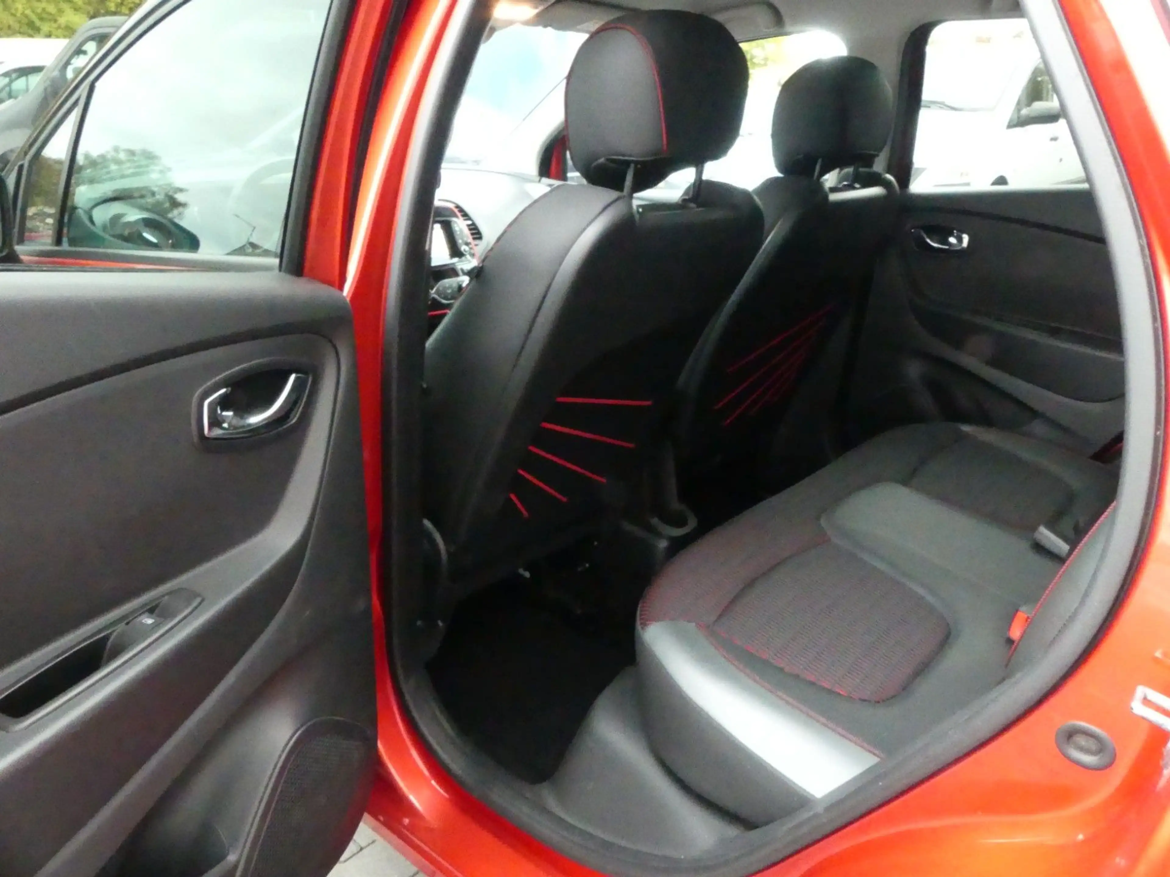 Renault Captur Helly Hansen Automatik | Navi | CAM | AHK — photo 12
