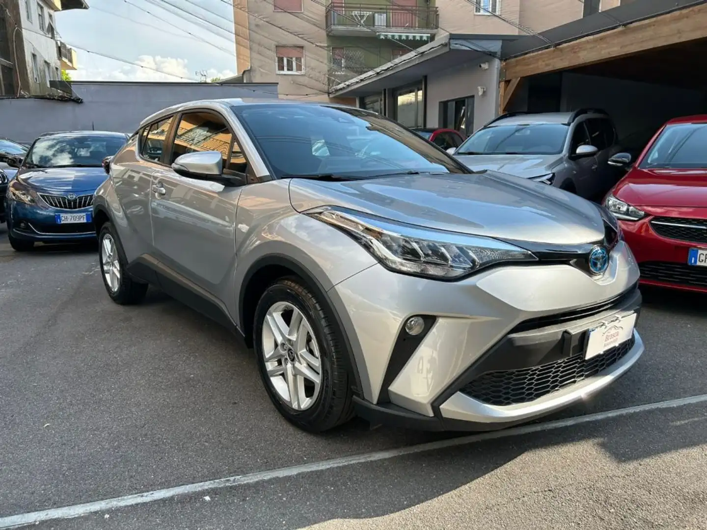 Toyota C-HR 1.8 Hybrid E-CVT Active *PREZZO PROMO* Gümüş rengi - 2