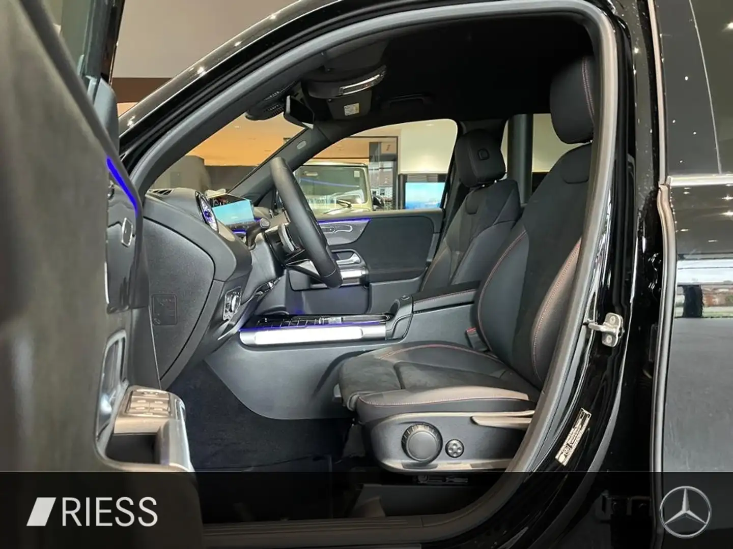 Mercedes-Benz GLB 220 d 4M AMG+AHK+DISTRONIC+MULTIBEAM+KEYLESS Schwarz - 2