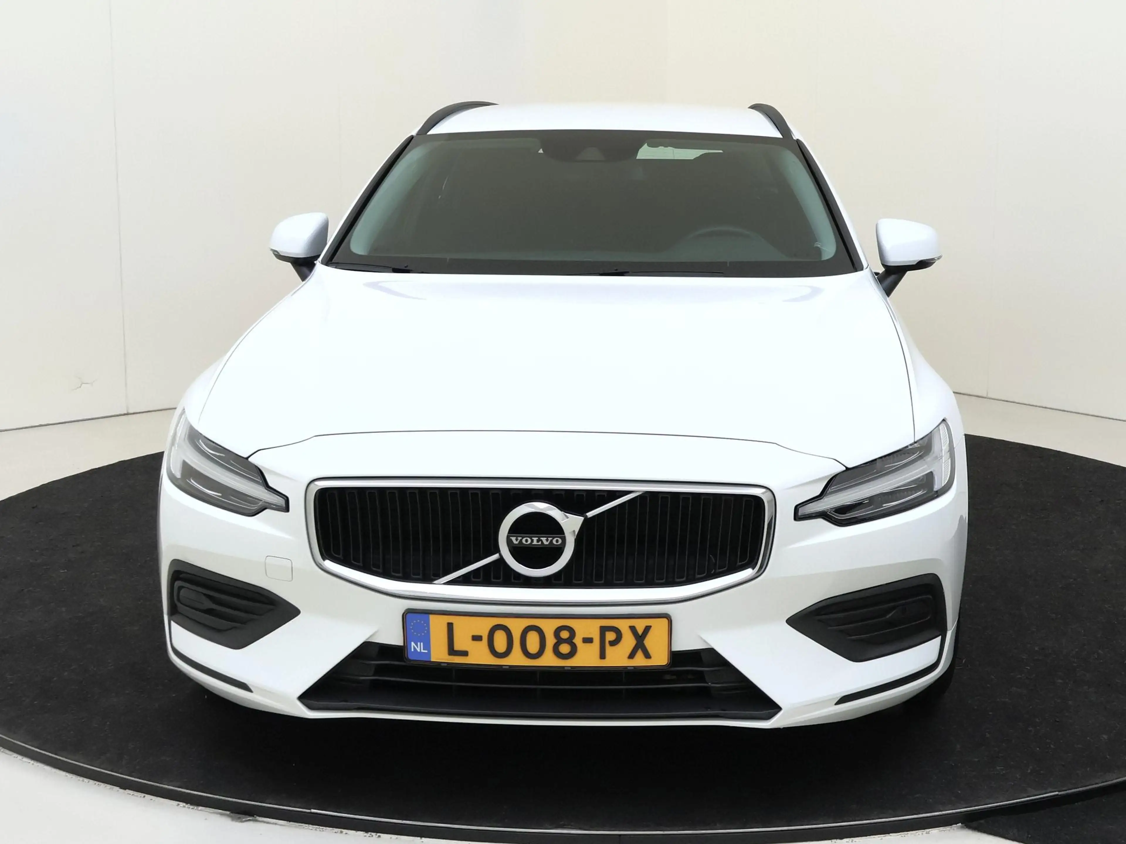 Volvo V60 2.0 B3 Momentum Advantage Navigatie | Verwarmde vo — photo 6