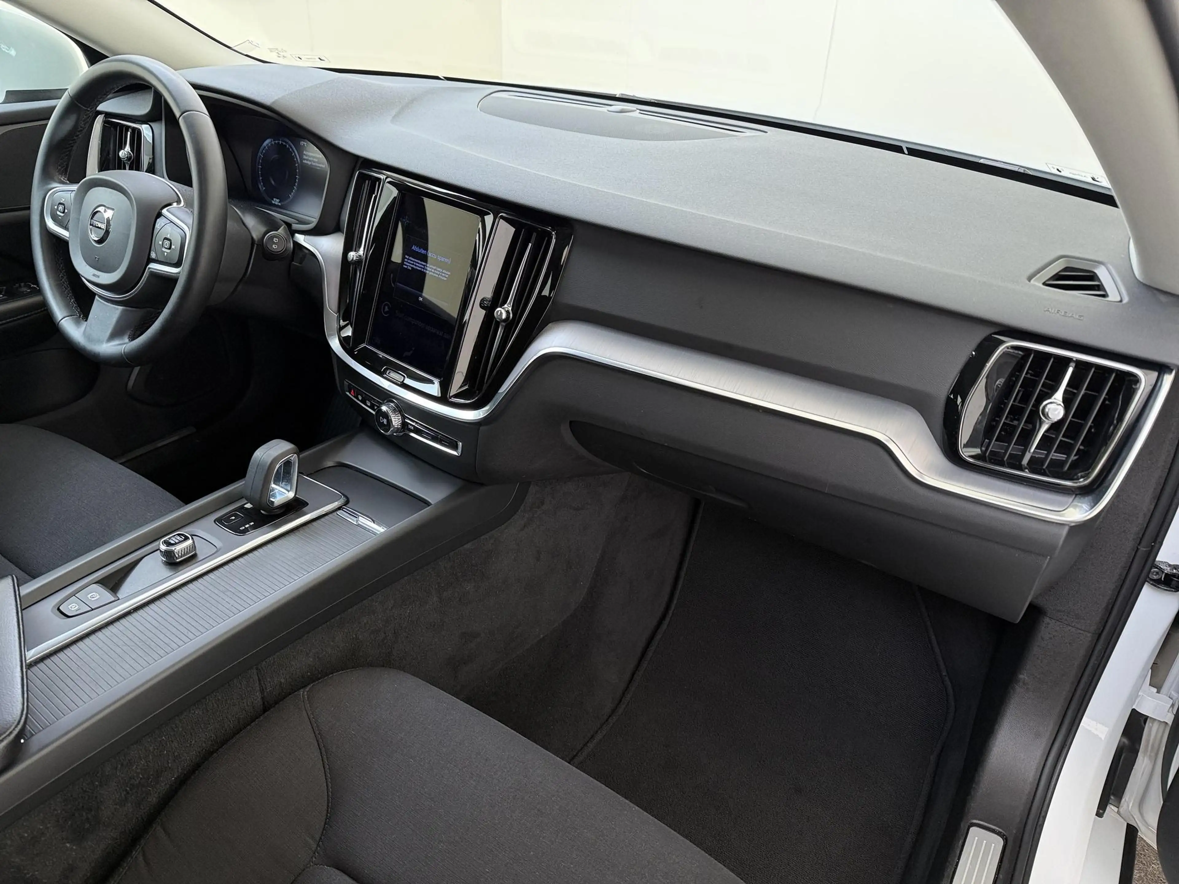 Volvo V60 2.0 B3 Momentum Advantage Navigatie | Verwarmde vo — photo 5
