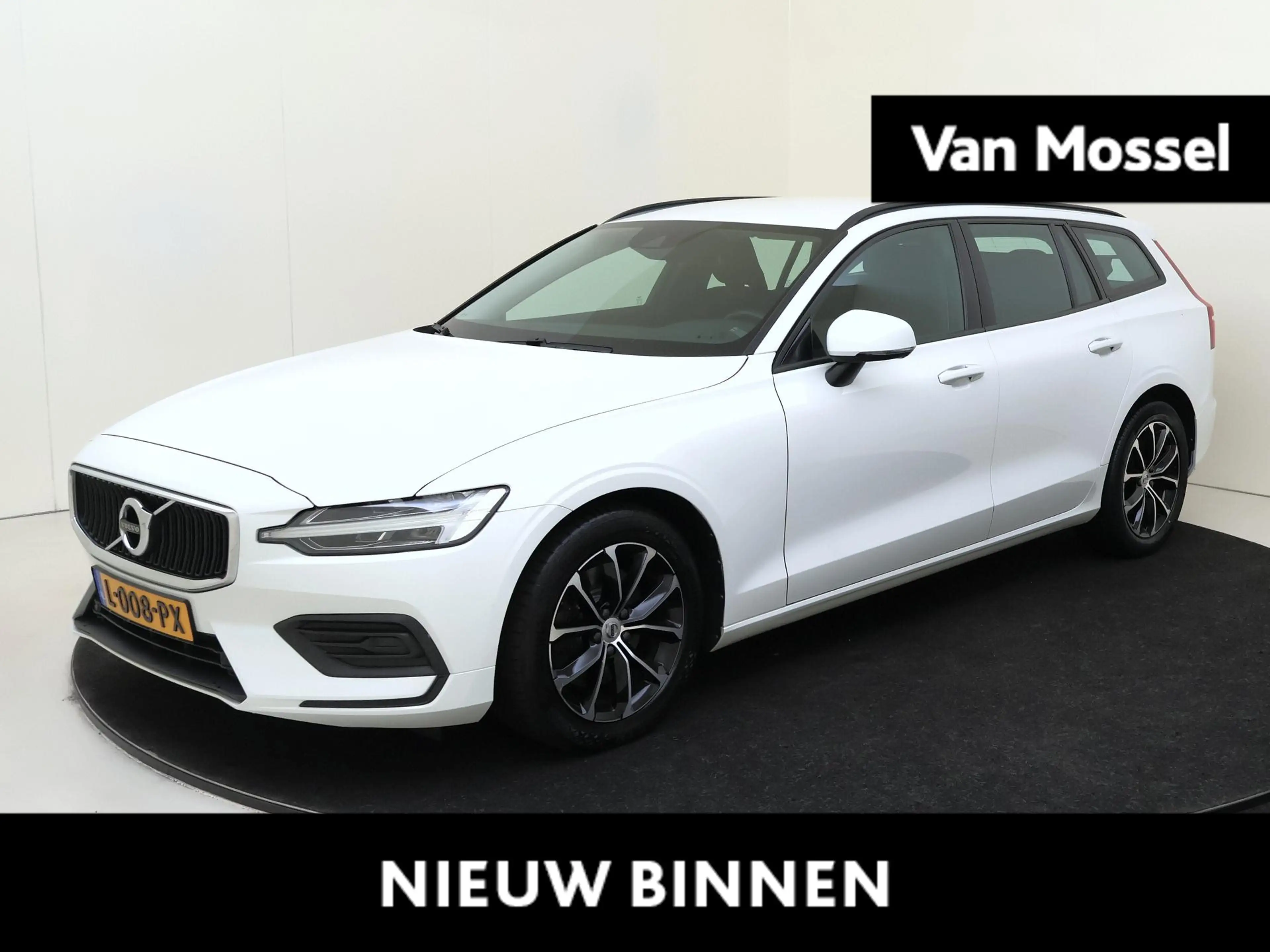Volvo V60 2.0 B3 Momentum Advantage Navigatie | Verwarmde vo