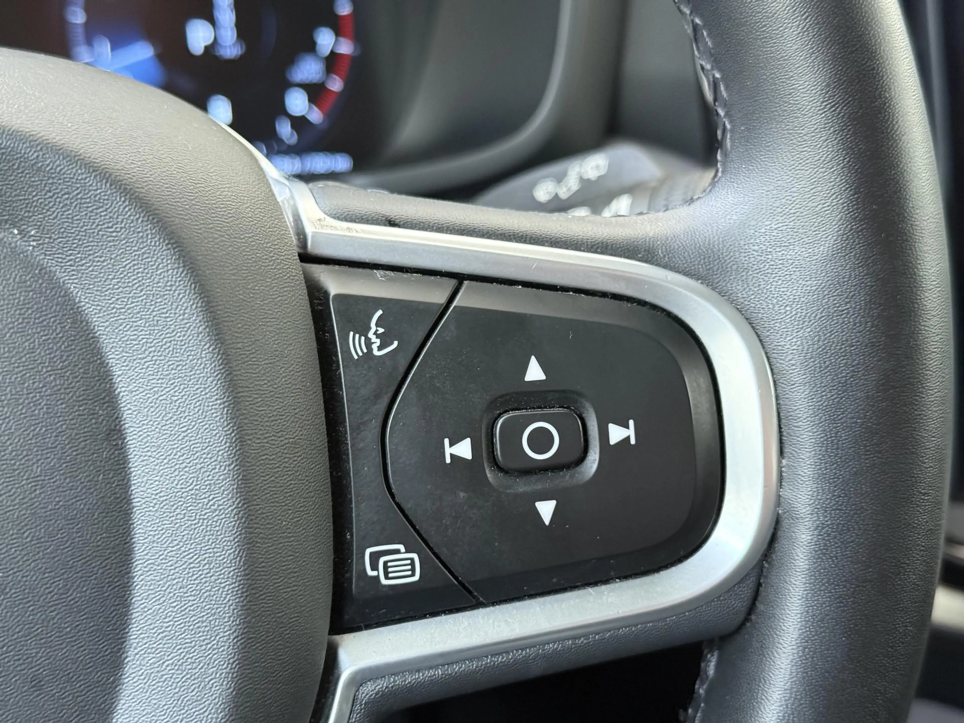 Volvo V60 2.0 B3 Momentum Advantage Navigatie | Verwarmde vo — photo 13