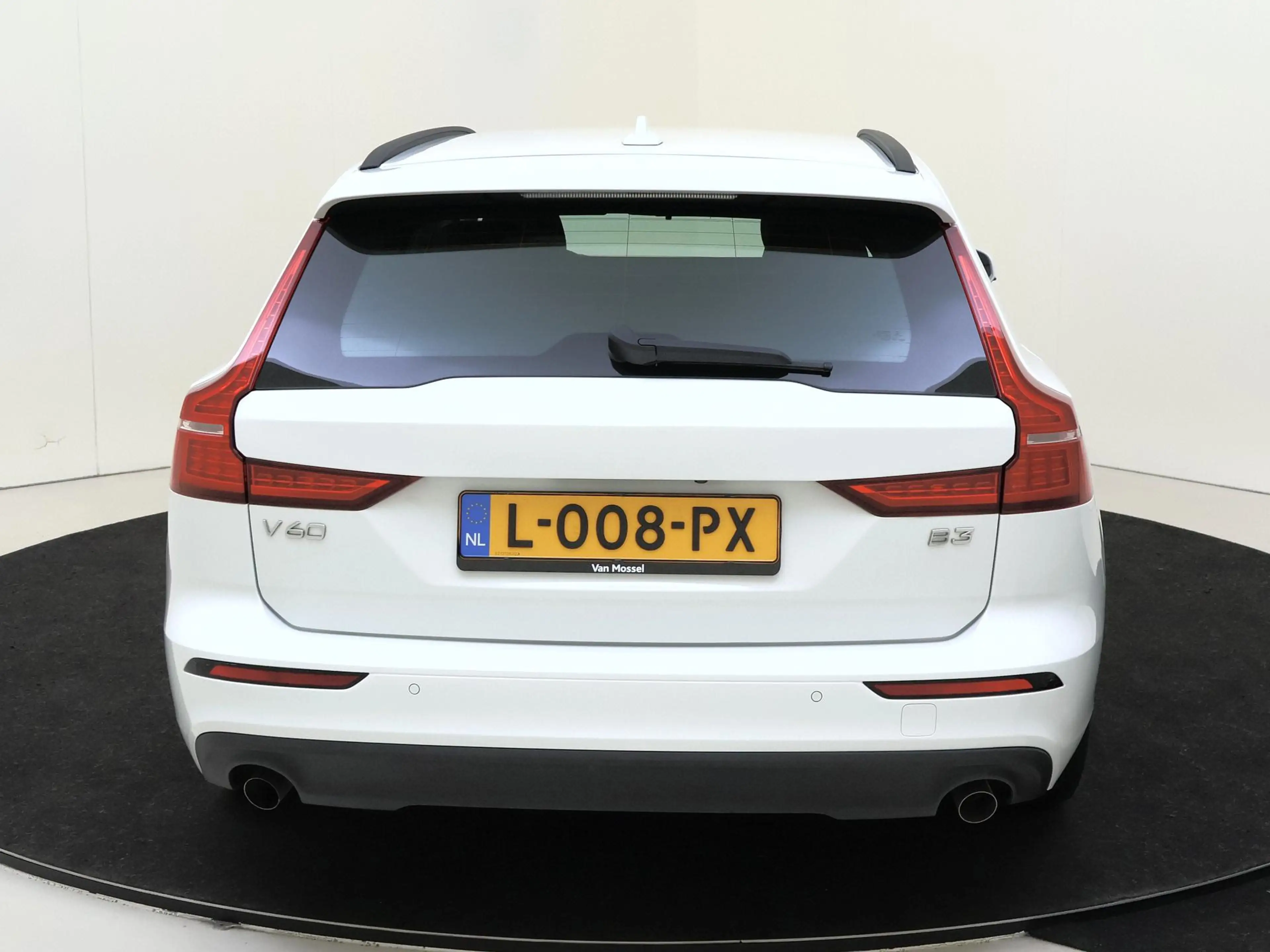 Volvo V60 2.0 B3 Momentum Advantage Navigatie | Verwarmde vo — photo 7