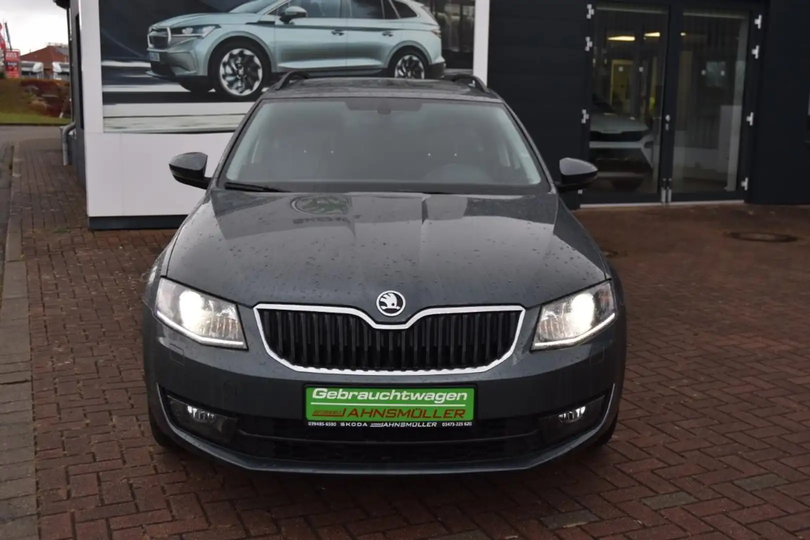 Skoda Octavia 1.4TSI Joy*Pano*SHz*Navi*el.Heckkl.*AHK Grau - 2