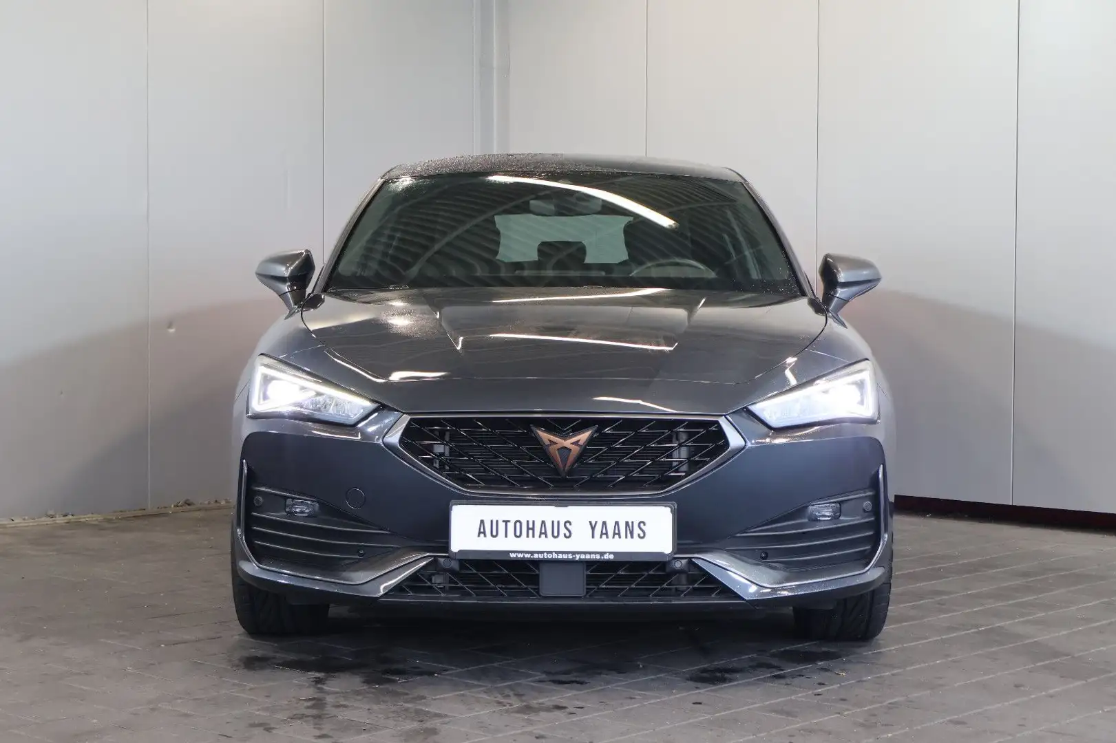 CUPRA Leon 1.5 TSIC AID+CARPLAY+ACC+LED+KAM+18" Grau - 2