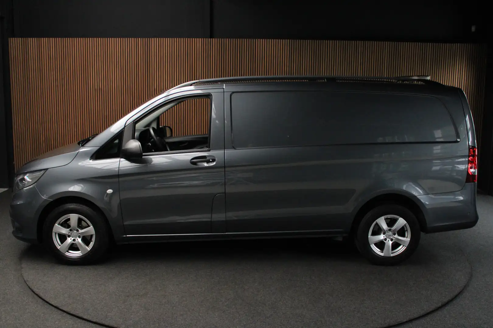 Mercedes-Benz Vito CDI 140pk Lang Navi Camera Climate Marge auto Trek Gris - 2