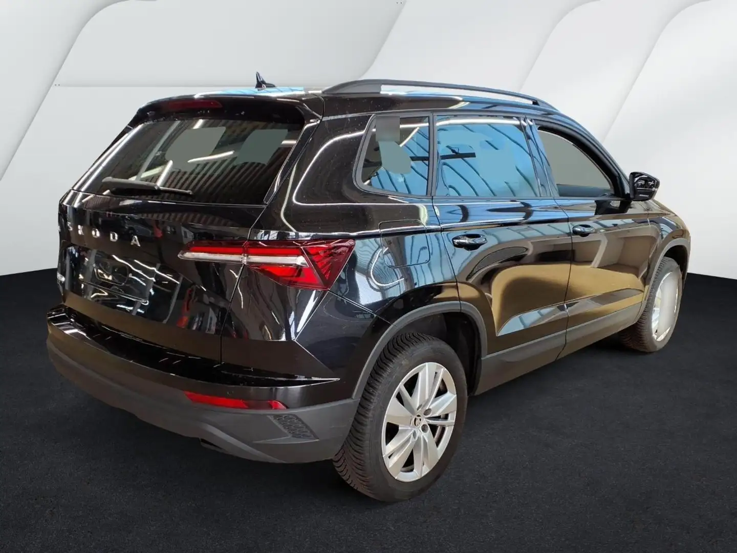 Skoda Karoq Selection 1.5 TSI LED PDC VC RearView Lenkh DAB Si Noir - 2