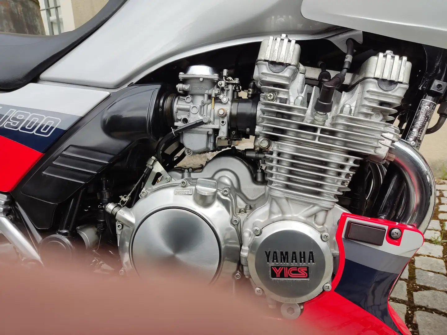 Yamaha XJ 900 XJ900F; 31a Красный - 2