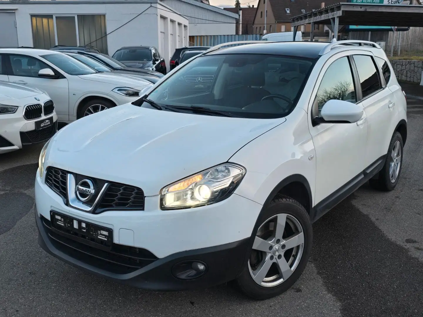 Nissan Qashqai +2 Acenta*1.HAND*7-SITZER*KLIMAAUTO*ALU* Bílá - 1
